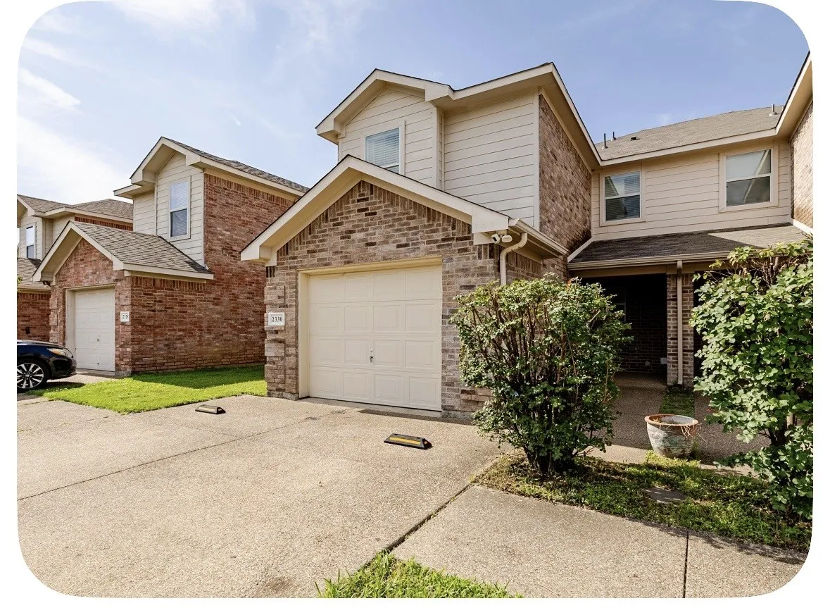 Townhouse For Sale in Tarrant County , 2330 Kingsway Drive, Arlington, Texas 76012, 3 Bedroom, 3 Bathroom, 1 Garage spaces, 1,586 Sqft, built in 2007, mls#21404886, Real Estate Agent in Arlington, Homes For Sale in Tarrant county, Homes For Sale in Arlington, Realtor in Arlington Texas, Real Estate Brokerage Independent Realty Texas, Luminita Cordes Realtor