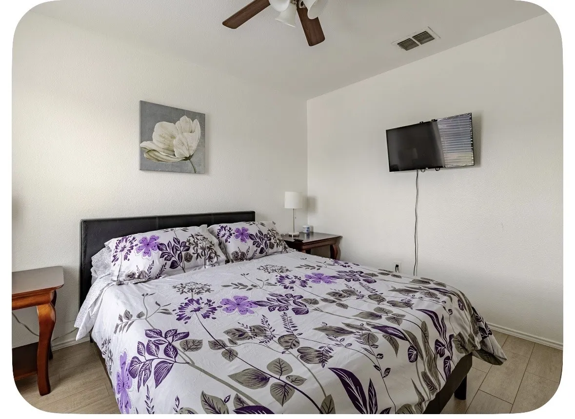 Townhouse For Sale in Tarrant County , 2330 Kingsway Drive, Arlington, Texas 76012, 3 Bedroom, 3 Bathroom, 1 Garage spaces, 1,586 Sqft, built in 2007, mls#21404886, Real Estate Agent in Arlington, Homes For Sale in Tarrant county, Homes For Sale in Arlington, Realtor in Arlington Texas, Real Estate Brokerage Independent Realty Texas, Luminita Cordes Realtor
