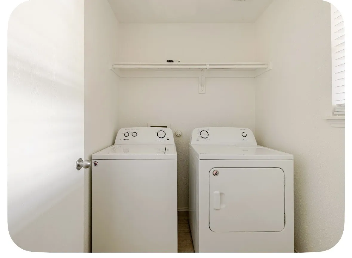 Townhouse For Sale in Tarrant County , 2330 Kingsway Drive, Arlington, Texas 76012, 3 Bedroom, 3 Bathroom, 1 Garage spaces, 1,586 Sqft, built in 2007, mls#21404886, Real Estate Agent in Arlington, Homes For Sale in Tarrant county, Homes For Sale in Arlington, Realtor in Arlington Texas, Real Estate Brokerage Independent Realty Texas, Luminita Cordes Realtor
