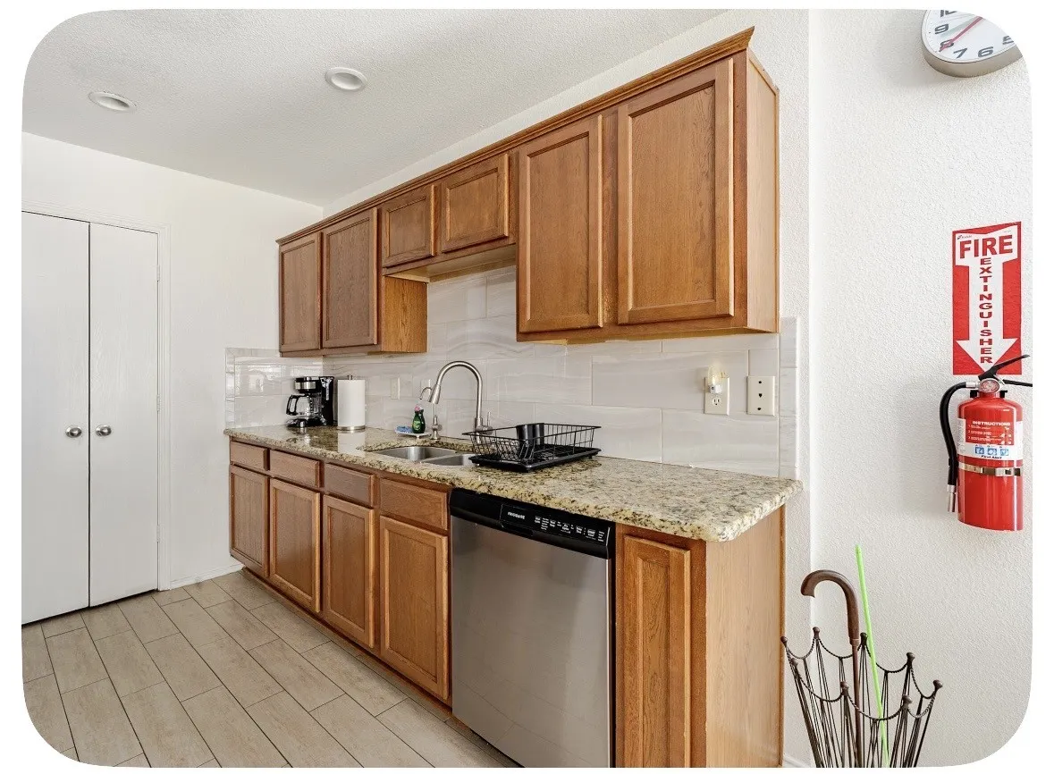 Townhouse For Sale in Tarrant County , 2330 Kingsway Drive, Arlington, Texas 76012, 3 Bedroom, 3 Bathroom, 1 Garage spaces, 1,586 Sqft, built in 2007, mls#21404886, Real Estate Agent in Arlington, Homes For Sale in Tarrant county, Homes For Sale in Arlington, Realtor in Arlington Texas, Real Estate Brokerage Independent Realty Texas, Luminita Cordes Realtor