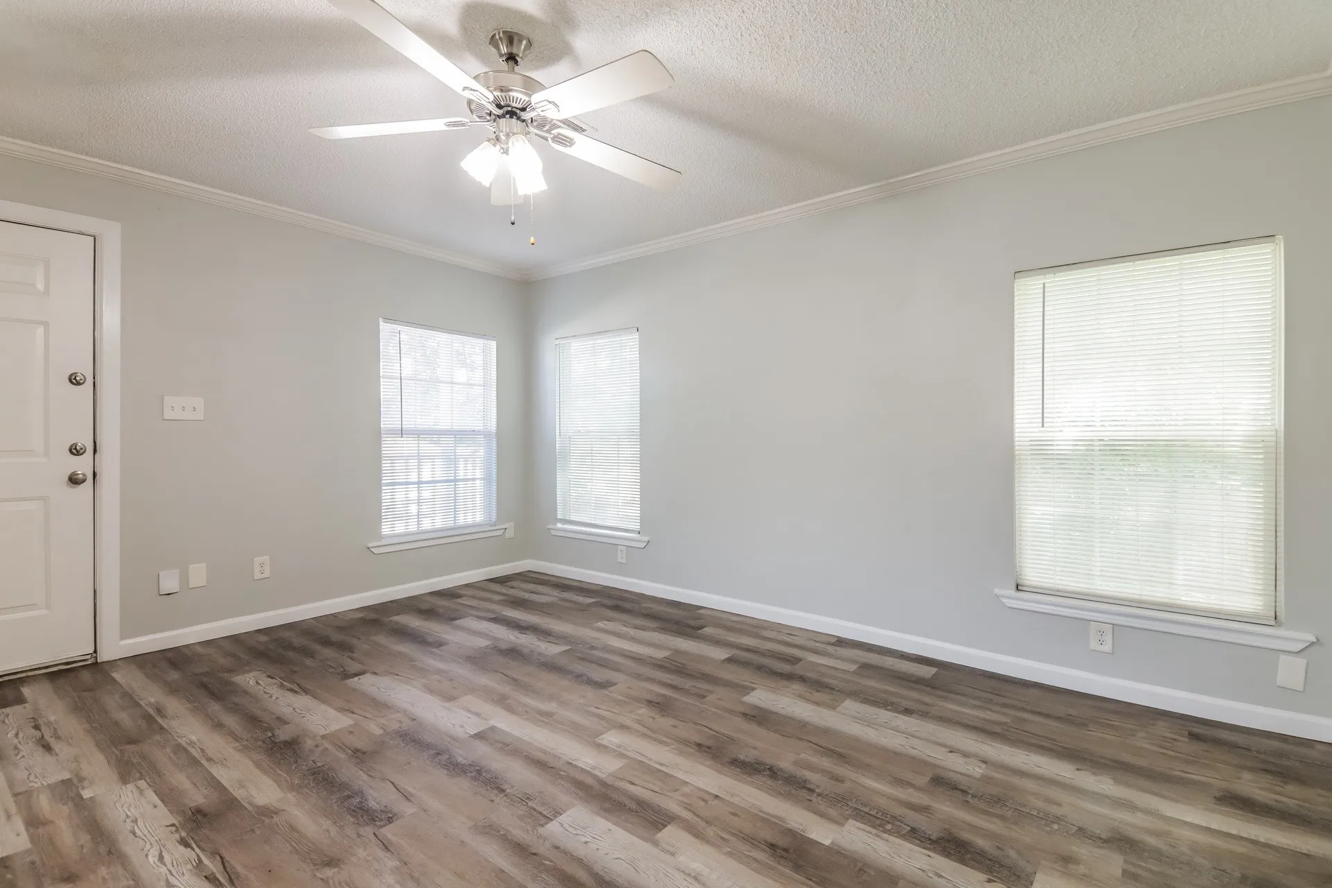 Single Family Residence For Rent in Dallas County , 2536 Kool Avenue, Dallas, Texas 75241, 3 Bedroom, 2 Bathroom, Garage spaces, 1,316 Sqft, built in 2003, mls#21405039, Real Estate Agent in Dallas, Homes For Rent in Dallas county, Homes For Rent in Dallas, Realtor in Dallas Texas, Real Estate Brokerage Independent Realty Texas, Luminita Cordes Realtor