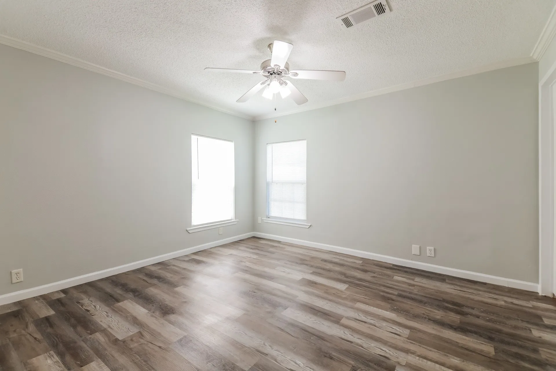 Single Family Residence For Rent in Dallas County , 2536 Kool Avenue, Dallas, Texas 75241, 3 Bedroom, 2 Bathroom, Garage spaces, 1,316 Sqft, built in 2003, mls#21405039, Real Estate Agent in Dallas, Homes For Rent in Dallas county, Homes For Rent in Dallas, Realtor in Dallas Texas, Real Estate Brokerage Independent Realty Texas, Luminita Cordes Realtor