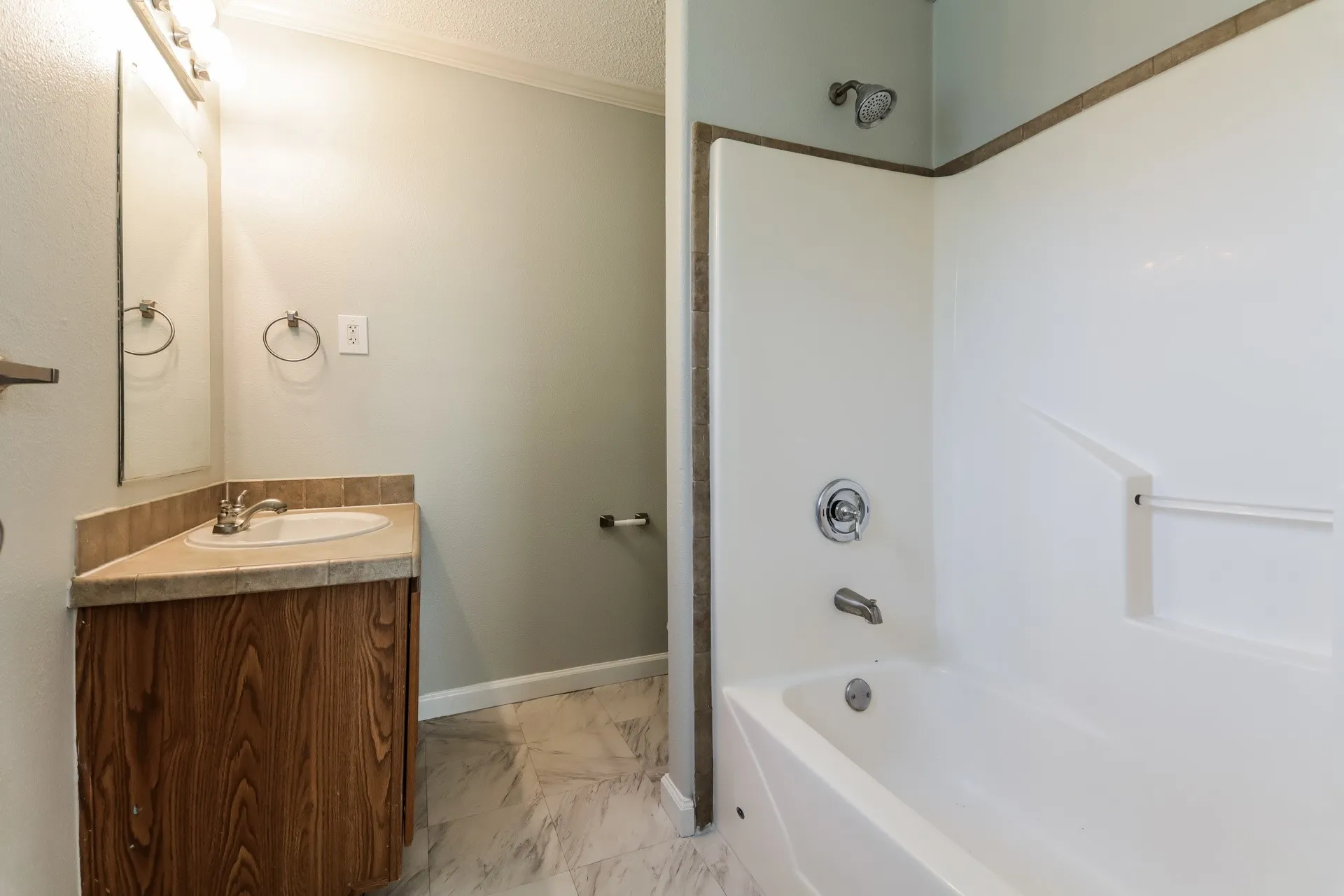 Single Family Residence For Rent in Dallas County , 2536 Kool Avenue, Dallas, Texas 75241, 3 Bedroom, 2 Bathroom, Garage spaces, 1,316 Sqft, built in 2003, mls#21405039, Real Estate Agent in Dallas, Homes For Rent in Dallas county, Homes For Rent in Dallas, Realtor in Dallas Texas, Real Estate Brokerage Independent Realty Texas, Luminita Cordes Realtor