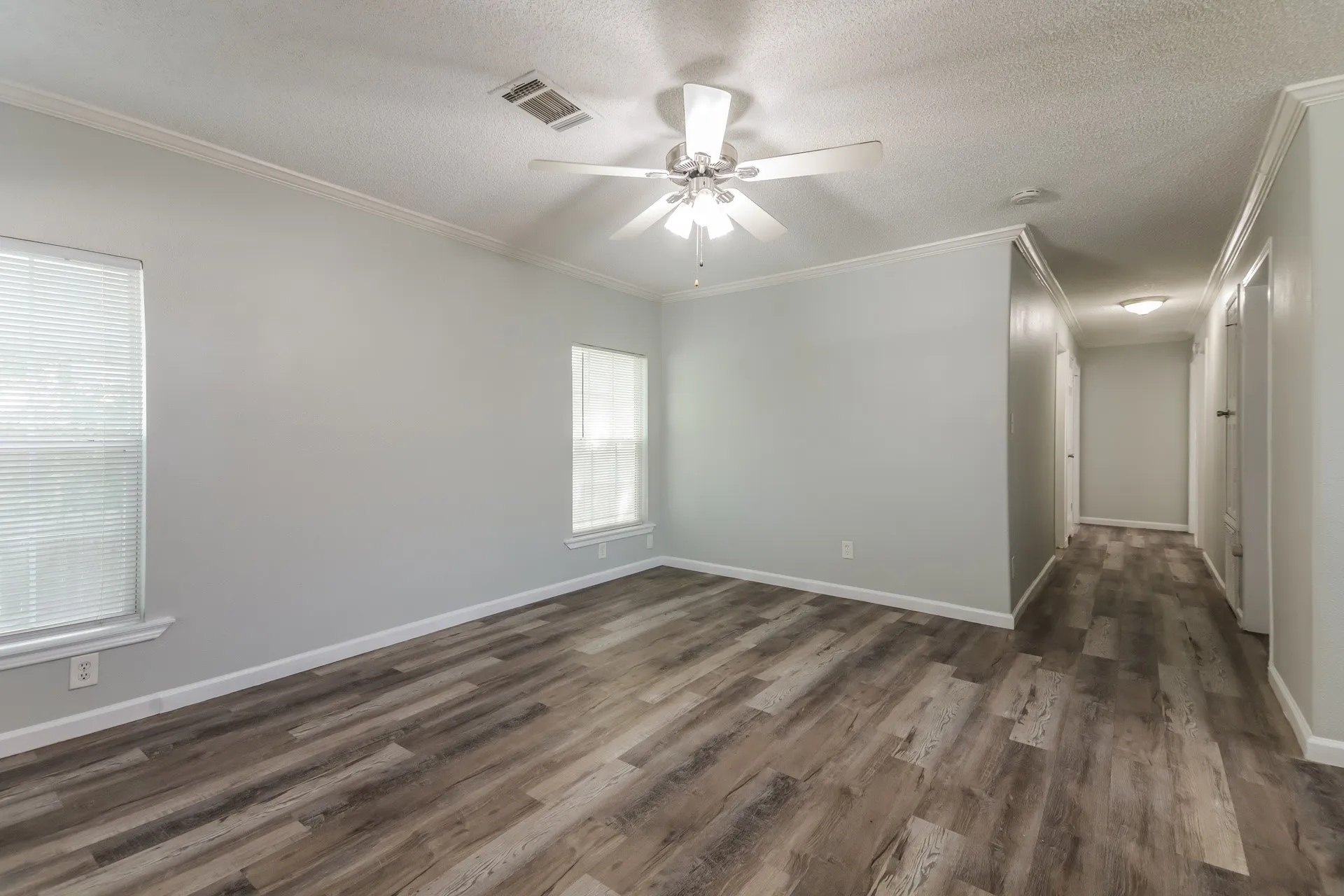 Single Family Residence For Rent in Dallas County , 2536 Kool Avenue, Dallas, Texas 75241, 3 Bedroom, 2 Bathroom, Garage spaces, 1,316 Sqft, built in 2003, mls#21405039, Real Estate Agent in Dallas, Homes For Rent in Dallas county, Homes For Rent in Dallas, Realtor in Dallas Texas, Real Estate Brokerage Independent Realty Texas, Luminita Cordes Realtor
