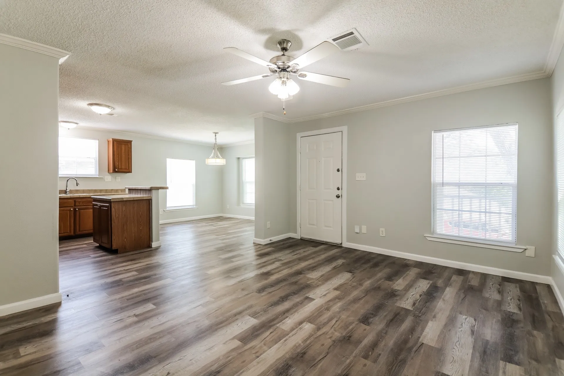 Single Family Residence For Rent in Dallas County , 2536 Kool Avenue, Dallas, Texas 75241, 3 Bedroom, 2 Bathroom, Garage spaces, 1,316 Sqft, built in 2003, mls#21405039, Real Estate Agent in Dallas, Homes For Rent in Dallas county, Homes For Rent in Dallas, Realtor in Dallas Texas, Real Estate Brokerage Independent Realty Texas, Luminita Cordes Realtor
