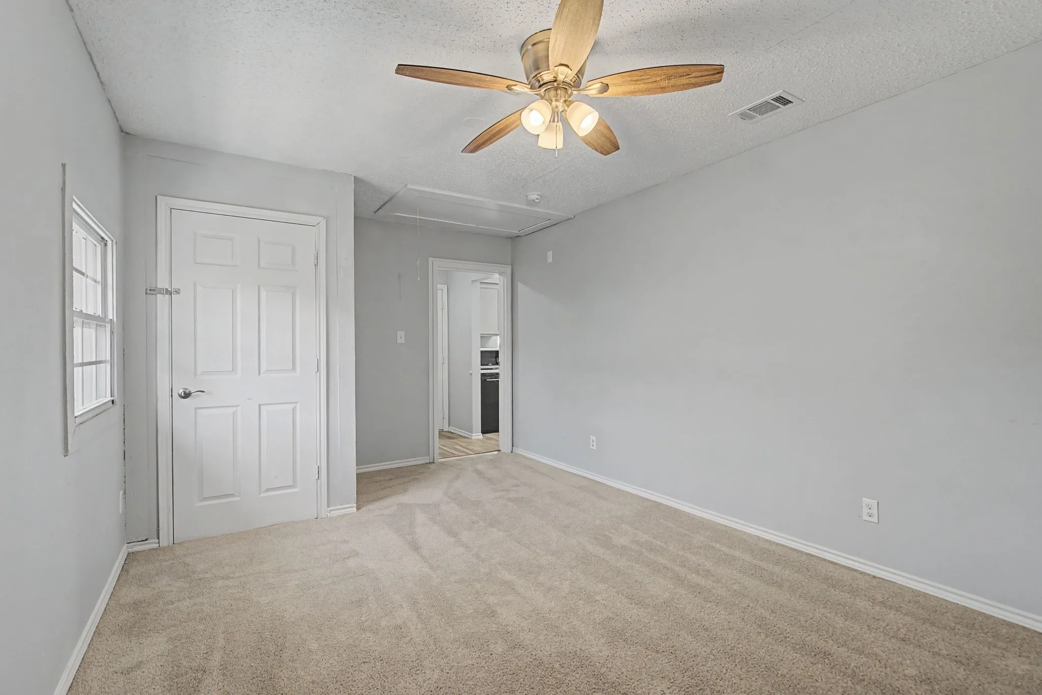 Single Family Residence For Rent in Collin County , 114 Prairie Creek Circle, Princeton, Texas 75407, 3 Bedroom, 1 Bathroom, Garage spaces, 1,043 Sqft, built in 1994, mls#21405036, Real Estate Agent in Princeton, Homes For Rent in Collin county, Homes For Rent in Princeton, Realtor in Princeton Texas, Real Estate Brokerage Independent Realty Texas, Luminita Cordes Realtor