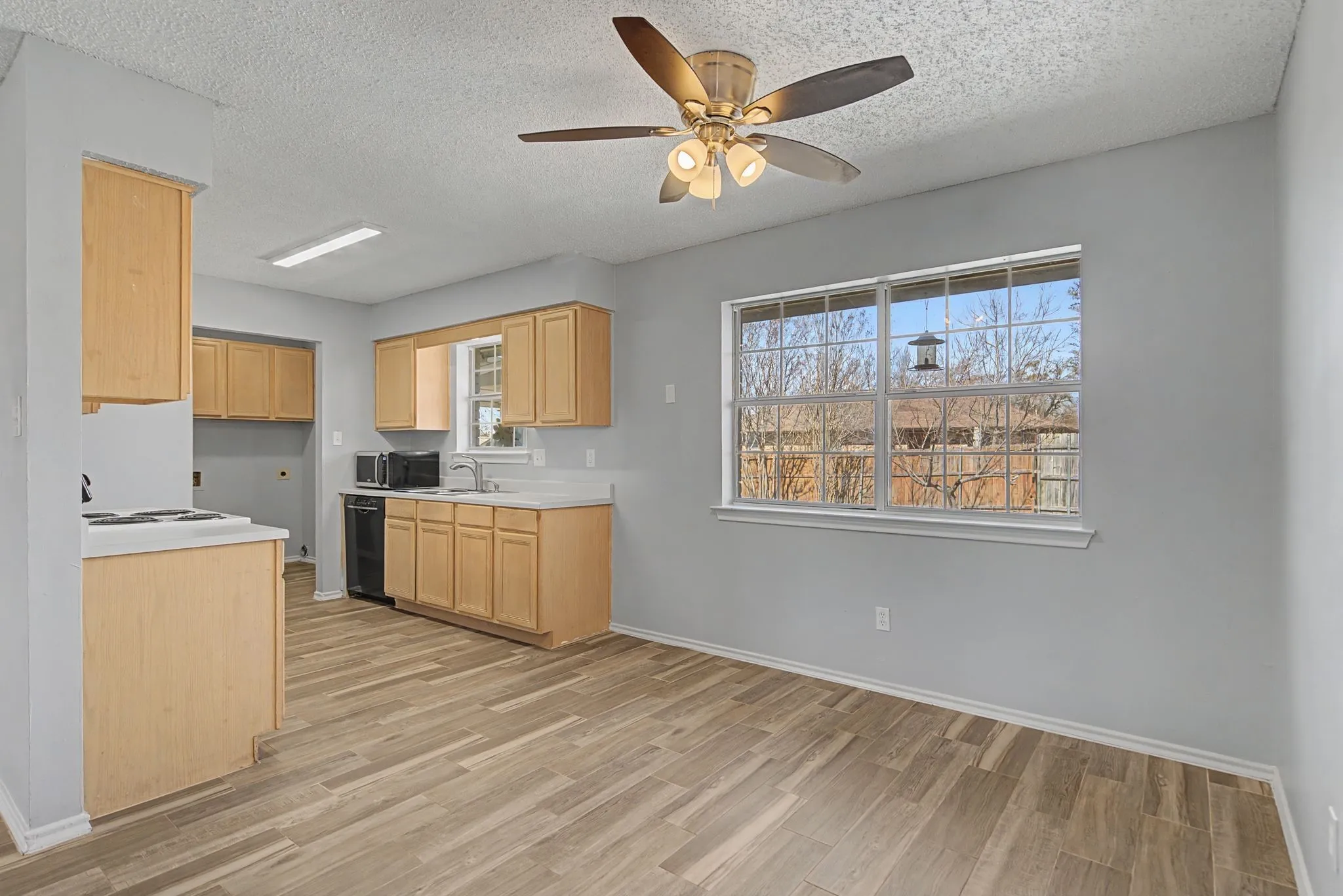 Single Family Residence For Rent in Collin County , 114 Prairie Creek Circle, Princeton, Texas 75407, 3 Bedroom, 1 Bathroom, Garage spaces, 1,043 Sqft, built in 1994, mls#21405036, Real Estate Agent in Princeton, Homes For Rent in Collin county, Homes For Rent in Princeton, Realtor in Princeton Texas, Real Estate Brokerage Independent Realty Texas, Luminita Cordes Realtor
