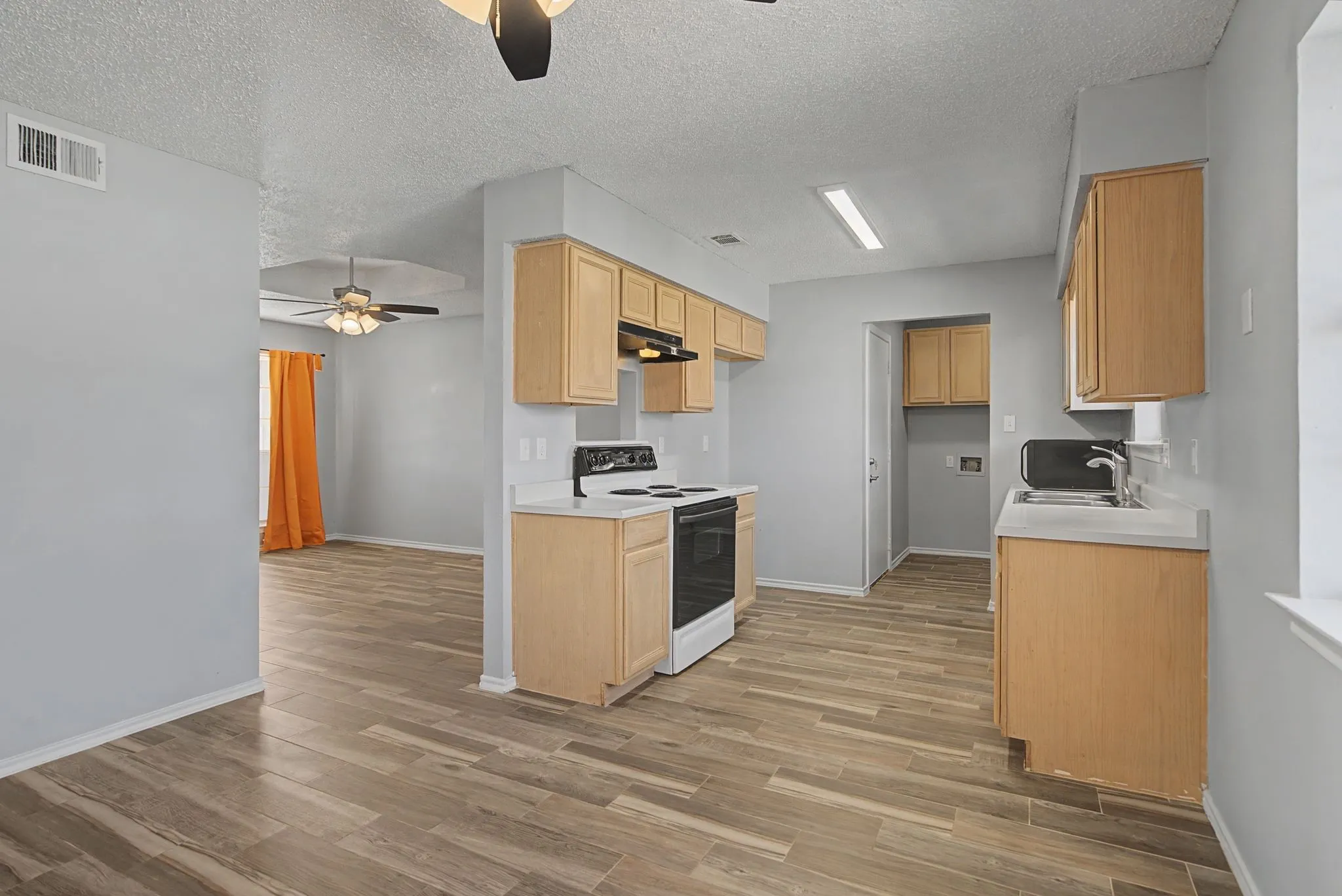 Single Family Residence For Rent in Collin County , 114 Prairie Creek Circle, Princeton, Texas 75407, 3 Bedroom, 1 Bathroom, Garage spaces, 1,043 Sqft, built in 1994, mls#21405036, Real Estate Agent in Princeton, Homes For Rent in Collin county, Homes For Rent in Princeton, Realtor in Princeton Texas, Real Estate Brokerage Independent Realty Texas, Luminita Cordes Realtor