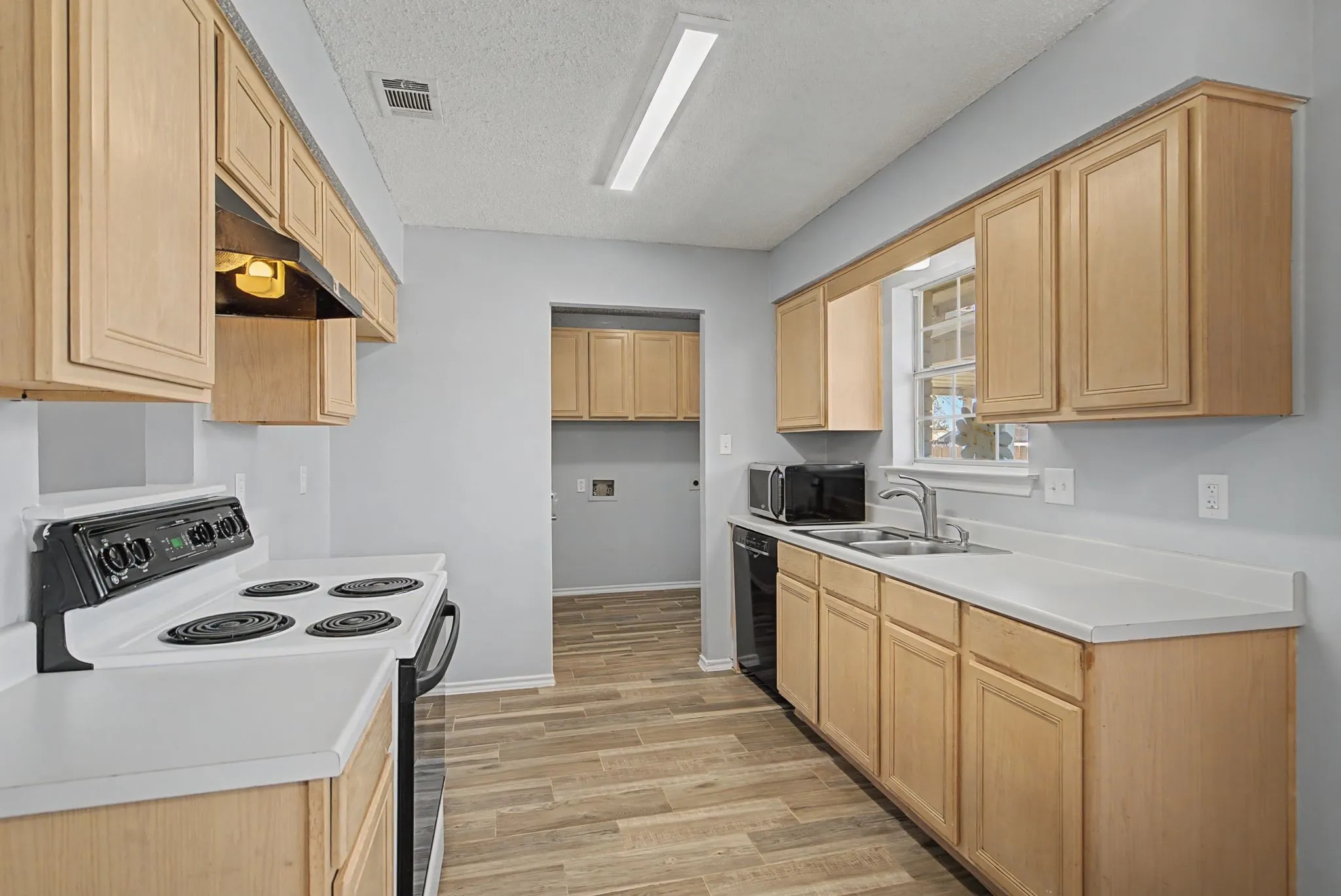 Single Family Residence For Rent in Collin County , 114 Prairie Creek Circle, Princeton, Texas 75407, 3 Bedroom, 1 Bathroom, Garage spaces, 1,043 Sqft, built in 1994, mls#21405036, Real Estate Agent in Princeton, Homes For Rent in Collin county, Homes For Rent in Princeton, Realtor in Princeton Texas, Real Estate Brokerage Independent Realty Texas, Luminita Cordes Realtor