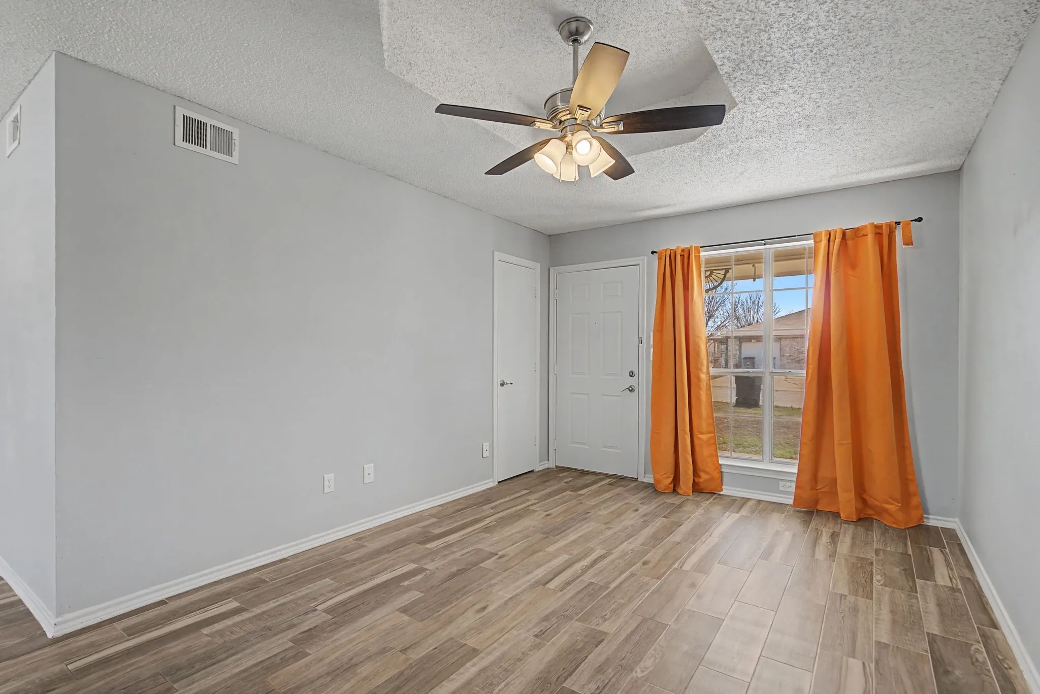 Single Family Residence For Rent in Collin County , 114 Prairie Creek Circle, Princeton, Texas 75407, 3 Bedroom, 1 Bathroom, Garage spaces, 1,043 Sqft, built in 1994, mls#21405036, Real Estate Agent in Princeton, Homes For Rent in Collin county, Homes For Rent in Princeton, Realtor in Princeton Texas, Real Estate Brokerage Independent Realty Texas, Luminita Cordes Realtor
