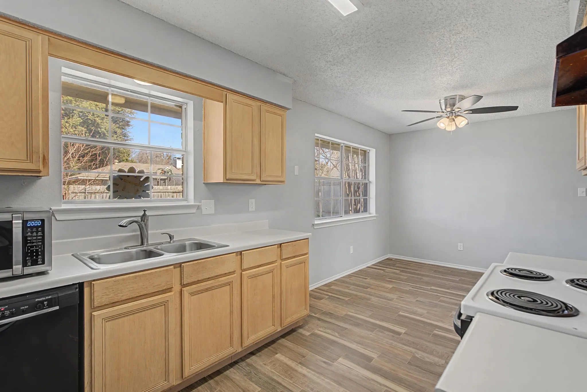 Single Family Residence For Rent in Collin County , 114 Prairie Creek Circle, Princeton, Texas 75407, 3 Bedroom, 1 Bathroom, Garage spaces, 1,043 Sqft, built in 1994, mls#21405036, Real Estate Agent in Princeton, Homes For Rent in Collin county, Homes For Rent in Princeton, Realtor in Princeton Texas, Real Estate Brokerage Independent Realty Texas, Luminita Cordes Realtor