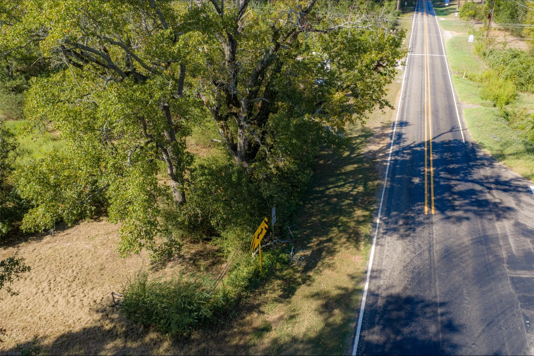 Single Family Residence For Sale in Anderson County , 5700 E State Highway 294, Elkhart, Texas 75839, 2 Bedroom, 1 Bathroom, Garage spaces, 1,120 Sqft, built in 1920, mls#21404996, Real Estate Agent in Elkhart, Homes For Sale in Anderson county, Homes For Sale in Elkhart, Realtor in Elkhart Texas, Real Estate Brokerage Independent Realty Texas, Luminita Cordes Realtor