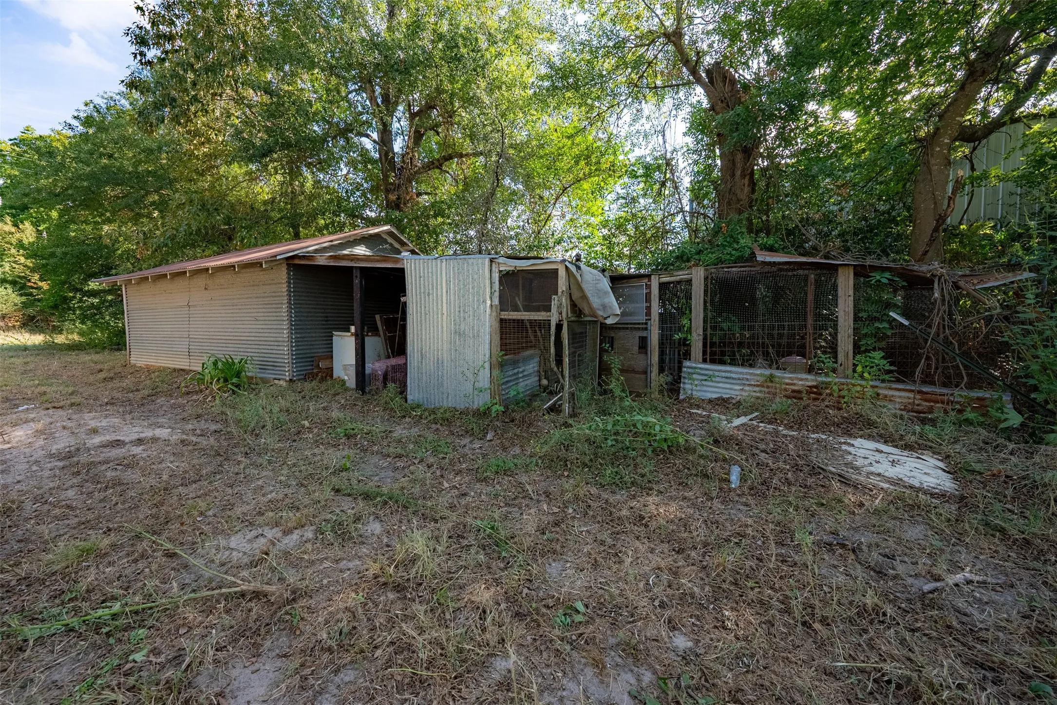 Single Family Residence For Sale in Anderson County , 5700 E State Highway 294, Elkhart, Texas 75839, 2 Bedroom, 1 Bathroom, Garage spaces, 1,120 Sqft, built in 1920, mls#21404996, Real Estate Agent in Elkhart, Homes For Sale in Anderson county, Homes For Sale in Elkhart, Realtor in Elkhart Texas, Real Estate Brokerage Independent Realty Texas, Luminita Cordes Realtor
