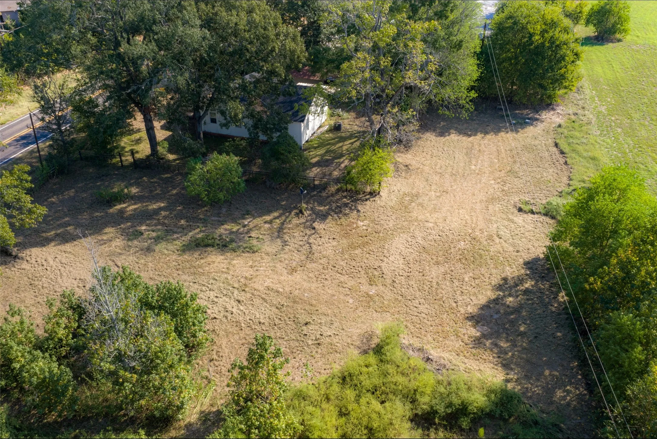 Single Family Residence For Sale in Anderson County , 5700 E State Highway 294, Elkhart, Texas 75839, 2 Bedroom, 1 Bathroom, Garage spaces, 1,120 Sqft, built in 1920, mls#21404996, Real Estate Agent in Elkhart, Homes For Sale in Anderson county, Homes For Sale in Elkhart, Realtor in Elkhart Texas, Real Estate Brokerage Independent Realty Texas, Luminita Cordes Realtor