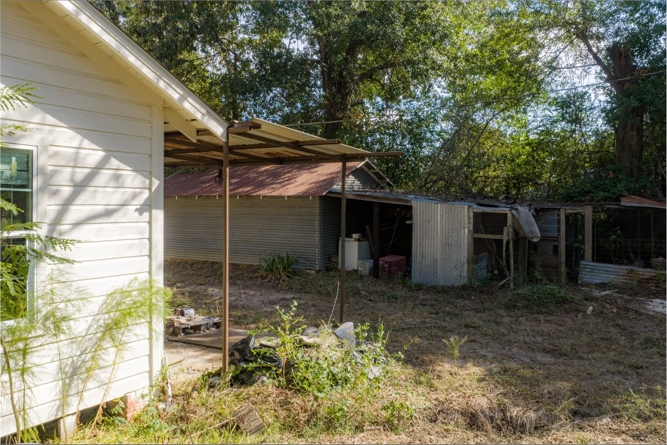 Single Family Residence For Sale in Anderson County , 5700 E State Highway 294, Elkhart, Texas 75839, 2 Bedroom, 1 Bathroom, Garage spaces, 1,120 Sqft, built in 1920, mls#21404996, Real Estate Agent in Elkhart, Homes For Sale in Anderson county, Homes For Sale in Elkhart, Realtor in Elkhart Texas, Real Estate Brokerage Independent Realty Texas, Luminita Cordes Realtor