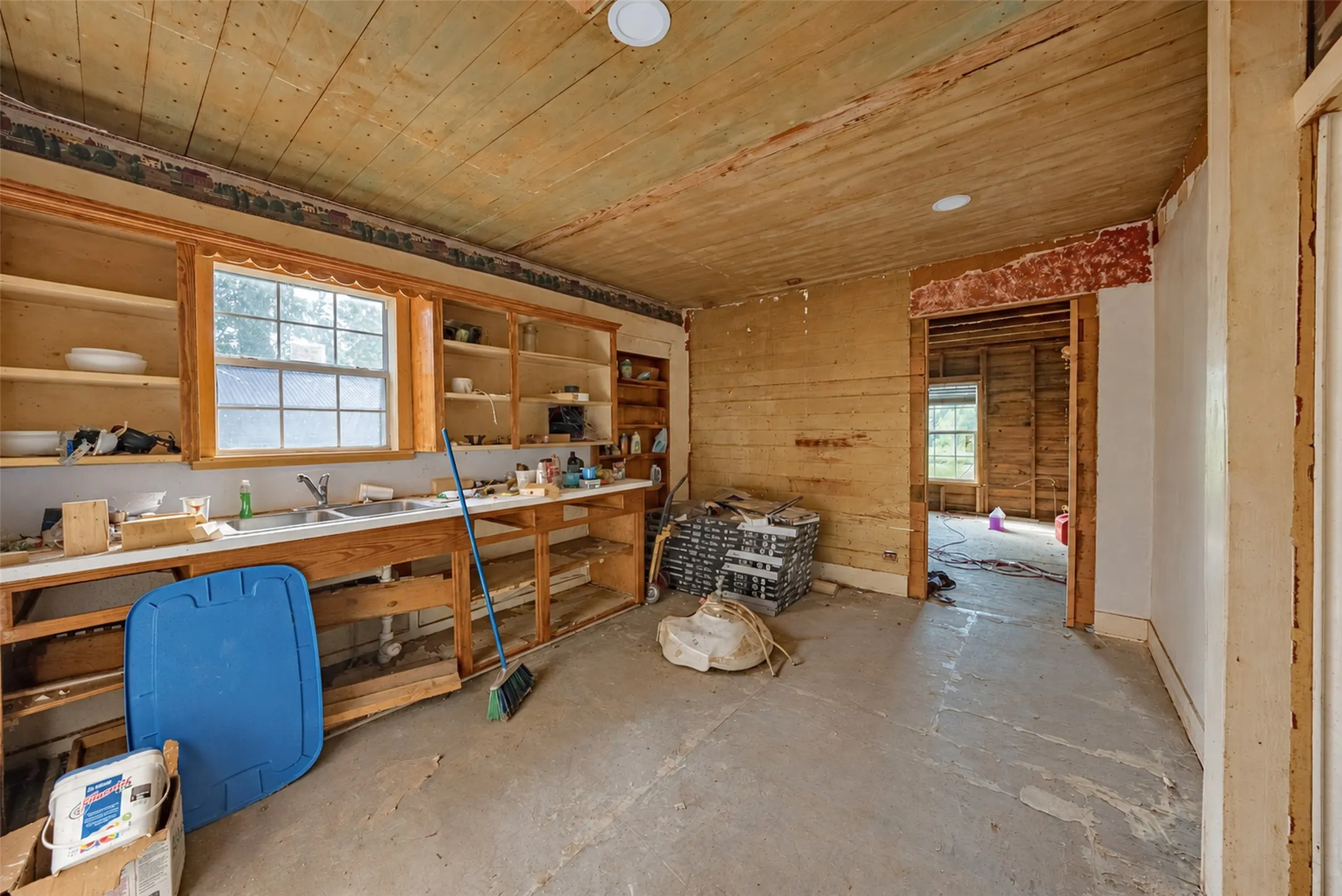 Single Family Residence For Sale in Anderson County , 5700 E State Highway 294, Elkhart, Texas 75839, 2 Bedroom, 1 Bathroom, Garage spaces, 1,120 Sqft, built in 1920, mls#21404996, Real Estate Agent in Elkhart, Homes For Sale in Anderson county, Homes For Sale in Elkhart, Realtor in Elkhart Texas, Real Estate Brokerage Independent Realty Texas, Luminita Cordes Realtor