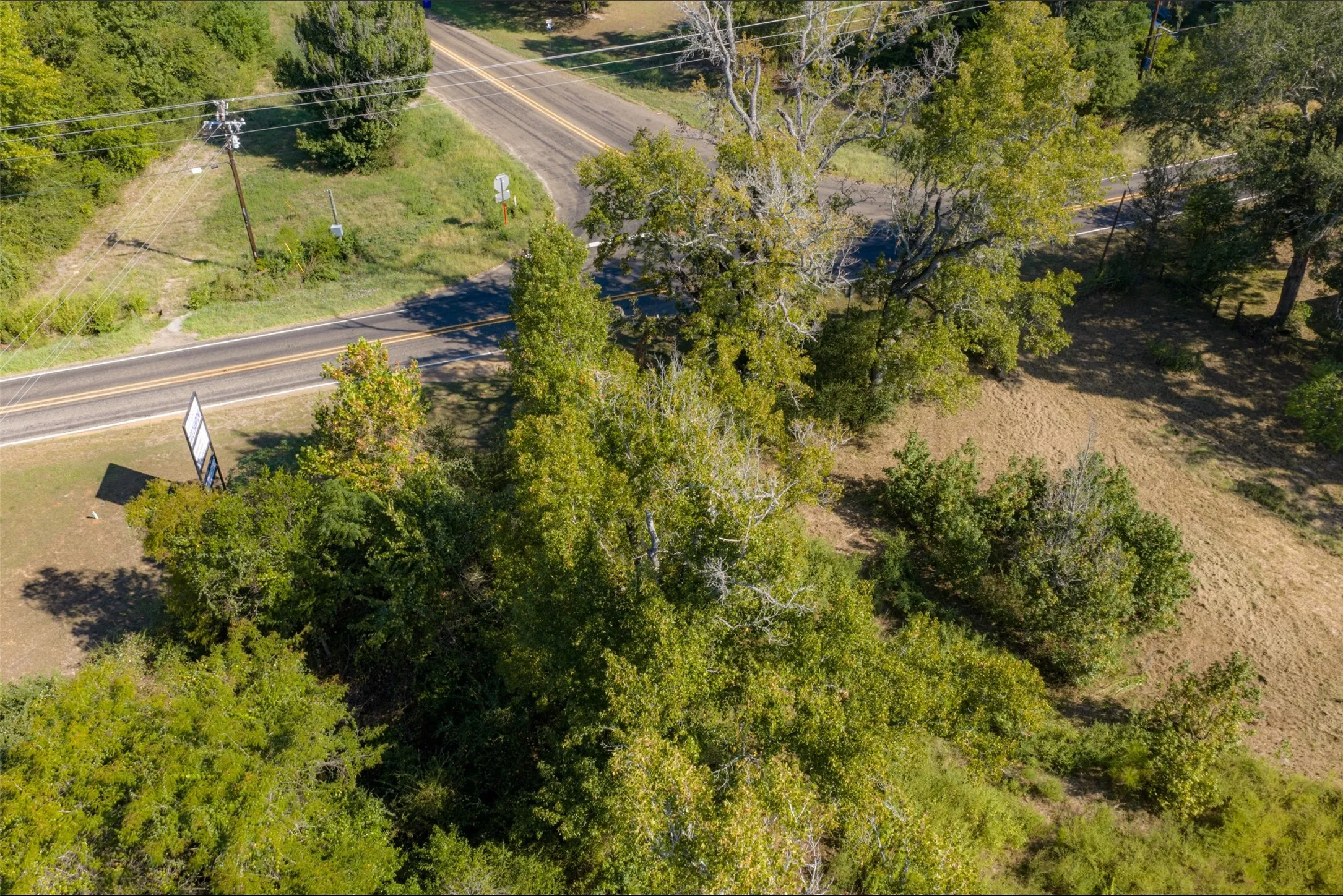 Single Family Residence For Sale in Anderson County , 5700 E State Highway 294, Elkhart, Texas 75839, 2 Bedroom, 1 Bathroom, Garage spaces, 1,120 Sqft, built in 1920, mls#21404996, Real Estate Agent in Elkhart, Homes For Sale in Anderson county, Homes For Sale in Elkhart, Realtor in Elkhart Texas, Real Estate Brokerage Independent Realty Texas, Luminita Cordes Realtor