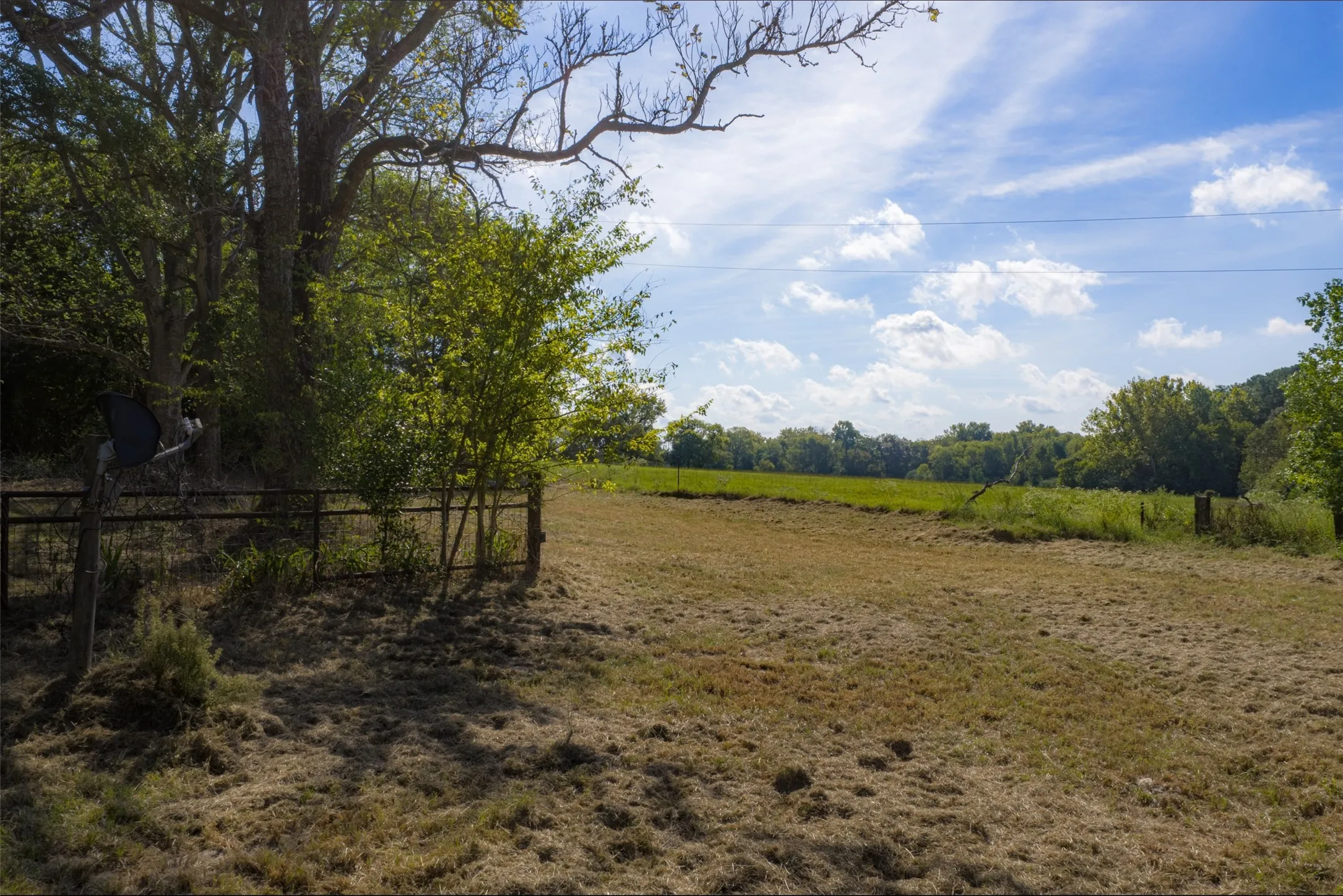 Single Family Residence For Sale in Anderson County , 5700 E State Highway 294, Elkhart, Texas 75839, 2 Bedroom, 1 Bathroom, Garage spaces, 1,120 Sqft, built in 1920, mls#21404996, Real Estate Agent in Elkhart, Homes For Sale in Anderson county, Homes For Sale in Elkhart, Realtor in Elkhart Texas, Real Estate Brokerage Independent Realty Texas, Luminita Cordes Realtor
