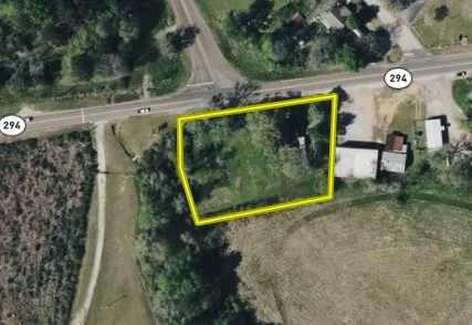 Single Family Residence For Sale in Anderson County , 5700 E State Highway 294, Elkhart, Texas 75839, 2 Bedroom, 1 Bathroom, Garage spaces, 1,120 Sqft, built in 1920, mls#21404996, Real Estate Agent in Elkhart, Homes For Sale in Anderson county, Homes For Sale in Elkhart, Realtor in Elkhart Texas, Real Estate Brokerage Independent Realty Texas, Luminita Cordes Realtor