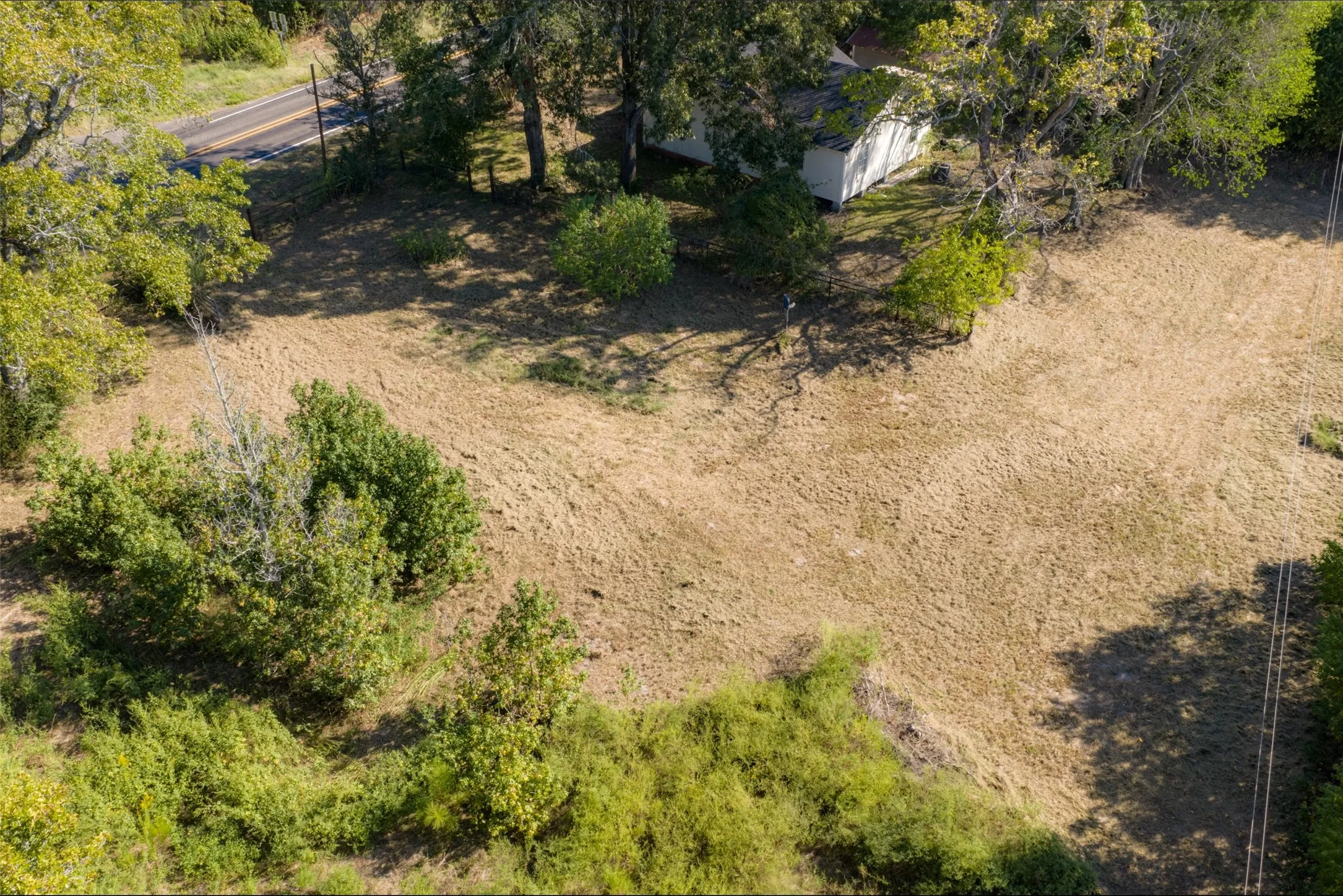 Single Family Residence For Sale in Anderson County , 5700 E State Highway 294, Elkhart, Texas 75839, 2 Bedroom, 1 Bathroom, Garage spaces, 1,120 Sqft, built in 1920, mls#21404996, Real Estate Agent in Elkhart, Homes For Sale in Anderson county, Homes For Sale in Elkhart, Realtor in Elkhart Texas, Real Estate Brokerage Independent Realty Texas, Luminita Cordes Realtor