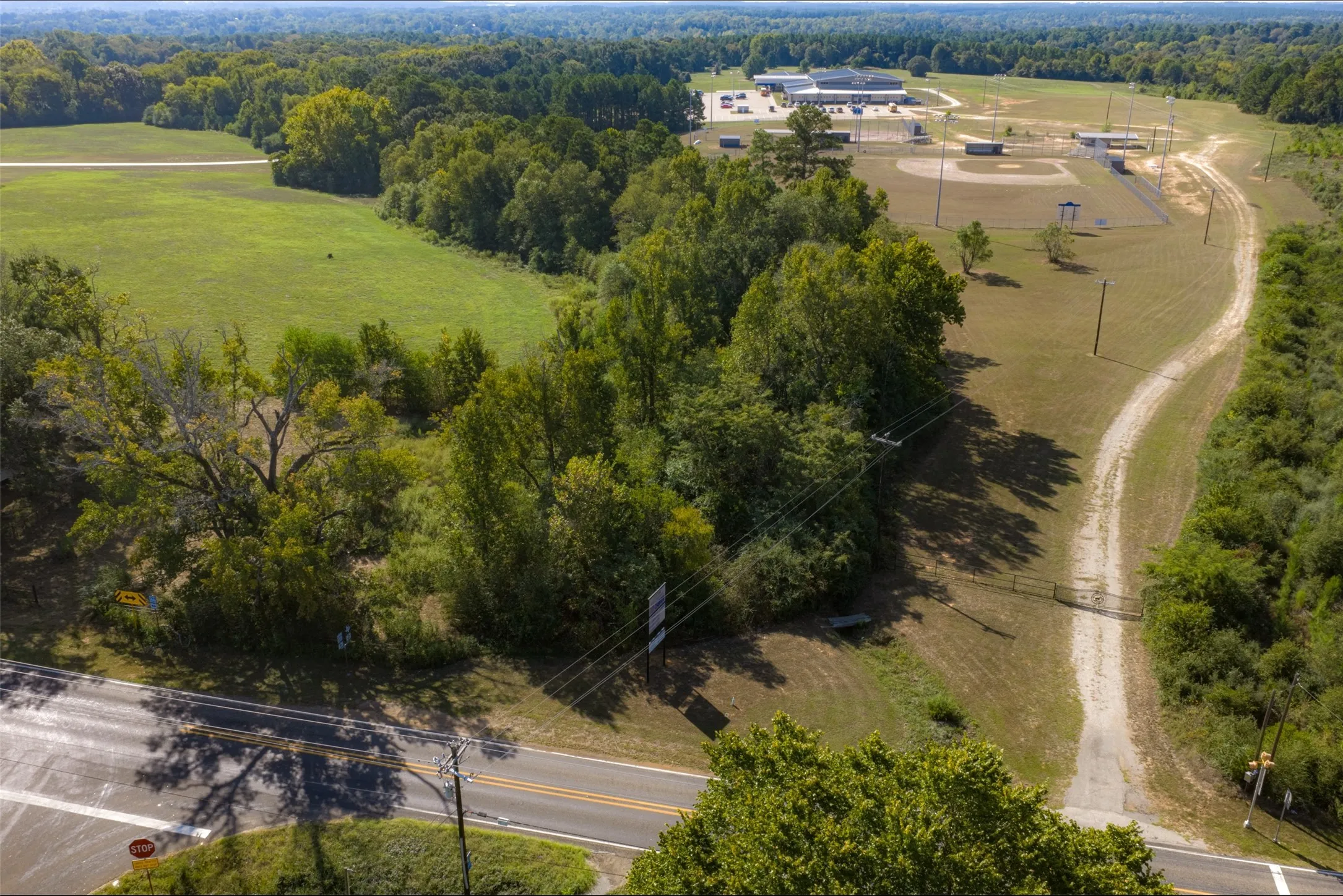 Single Family Residence For Sale in Anderson County , 5700 E State Highway 294, Elkhart, Texas 75839, 2 Bedroom, 1 Bathroom, Garage spaces, 1,120 Sqft, built in 1920, mls#21404996, Real Estate Agent in Elkhart, Homes For Sale in Anderson county, Homes For Sale in Elkhart, Realtor in Elkhart Texas, Real Estate Brokerage Independent Realty Texas, Luminita Cordes Realtor