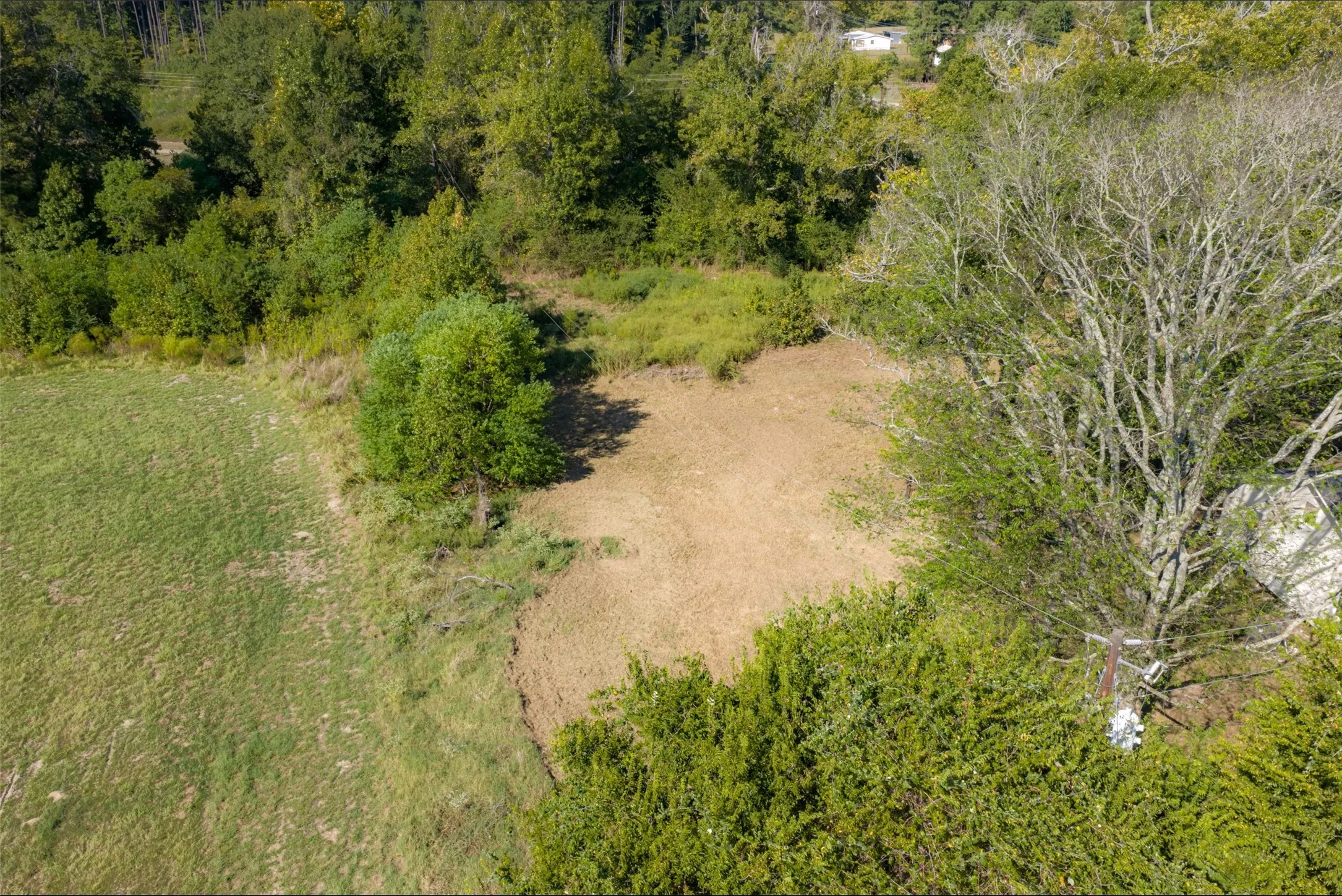Single Family Residence For Sale in Anderson County , 5700 E State Highway 294, Elkhart, Texas 75839, 2 Bedroom, 1 Bathroom, Garage spaces, 1,120 Sqft, built in 1920, mls#21404996, Real Estate Agent in Elkhart, Homes For Sale in Anderson county, Homes For Sale in Elkhart, Realtor in Elkhart Texas, Real Estate Brokerage Independent Realty Texas, Luminita Cordes Realtor