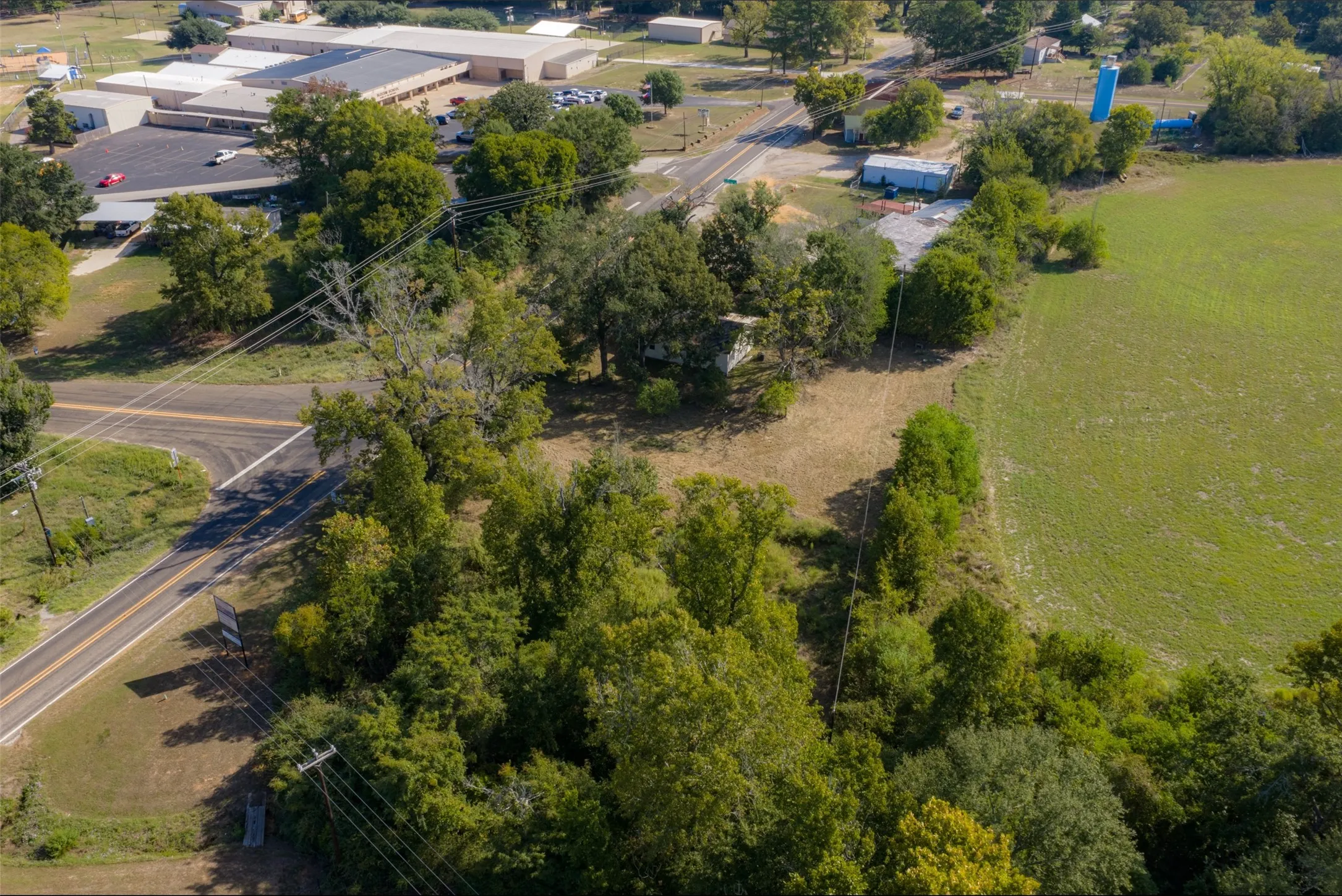 Single Family Residence For Sale in Anderson County , 5700 E State Highway 294, Elkhart, Texas 75839, 2 Bedroom, 1 Bathroom, Garage spaces, 1,120 Sqft, built in 1920, mls#21404996, Real Estate Agent in Elkhart, Homes For Sale in Anderson county, Homes For Sale in Elkhart, Realtor in Elkhart Texas, Real Estate Brokerage Independent Realty Texas, Luminita Cordes Realtor