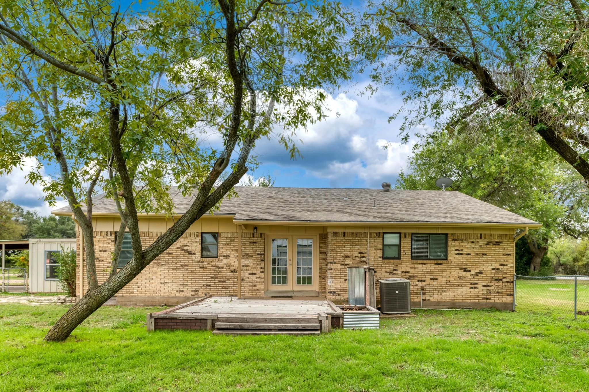 Single Family Residence For Rent in Hood County , 3800 Acton Highway, Granbury, Texas 76049, 3 Bedroom, 3 Bathroom, Garage spaces, 1,788 Sqft, built in 1964, mls#21405061, Real Estate Agent in Granbury, Homes For Rent in Hood county, Homes For Rent in Granbury, Realtor in Granbury Texas, Real Estate Brokerage Independent Realty Texas, Luminita Cordes Realtor