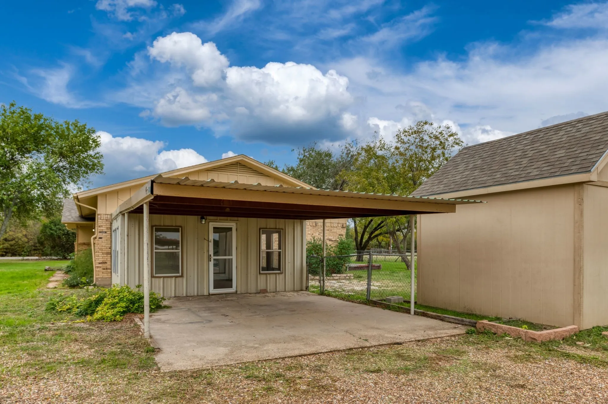 Single Family Residence For Rent in Hood County , 3800 Acton Highway, Granbury, Texas 76049, 3 Bedroom, 3 Bathroom, Garage spaces, 1,788 Sqft, built in 1964, mls#21405061, Real Estate Agent in Granbury, Homes For Rent in Hood county, Homes For Rent in Granbury, Realtor in Granbury Texas, Real Estate Brokerage Independent Realty Texas, Luminita Cordes Realtor