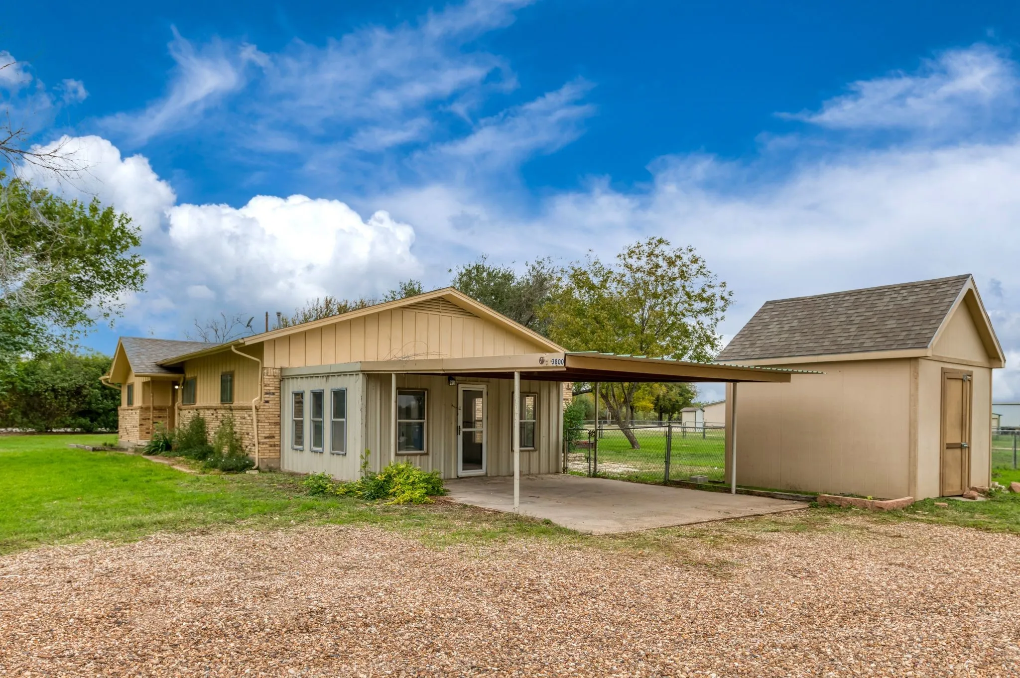 Single Family Residence For Rent in Hood County , 3800 Acton Highway, Granbury, Texas 76049, 3 Bedroom, 3 Bathroom, Garage spaces, 1,788 Sqft, built in 1964, mls#21405061, Real Estate Agent in Granbury, Homes For Rent in Hood county, Homes For Rent in Granbury, Realtor in Granbury Texas, Real Estate Brokerage Independent Realty Texas, Luminita Cordes Realtor