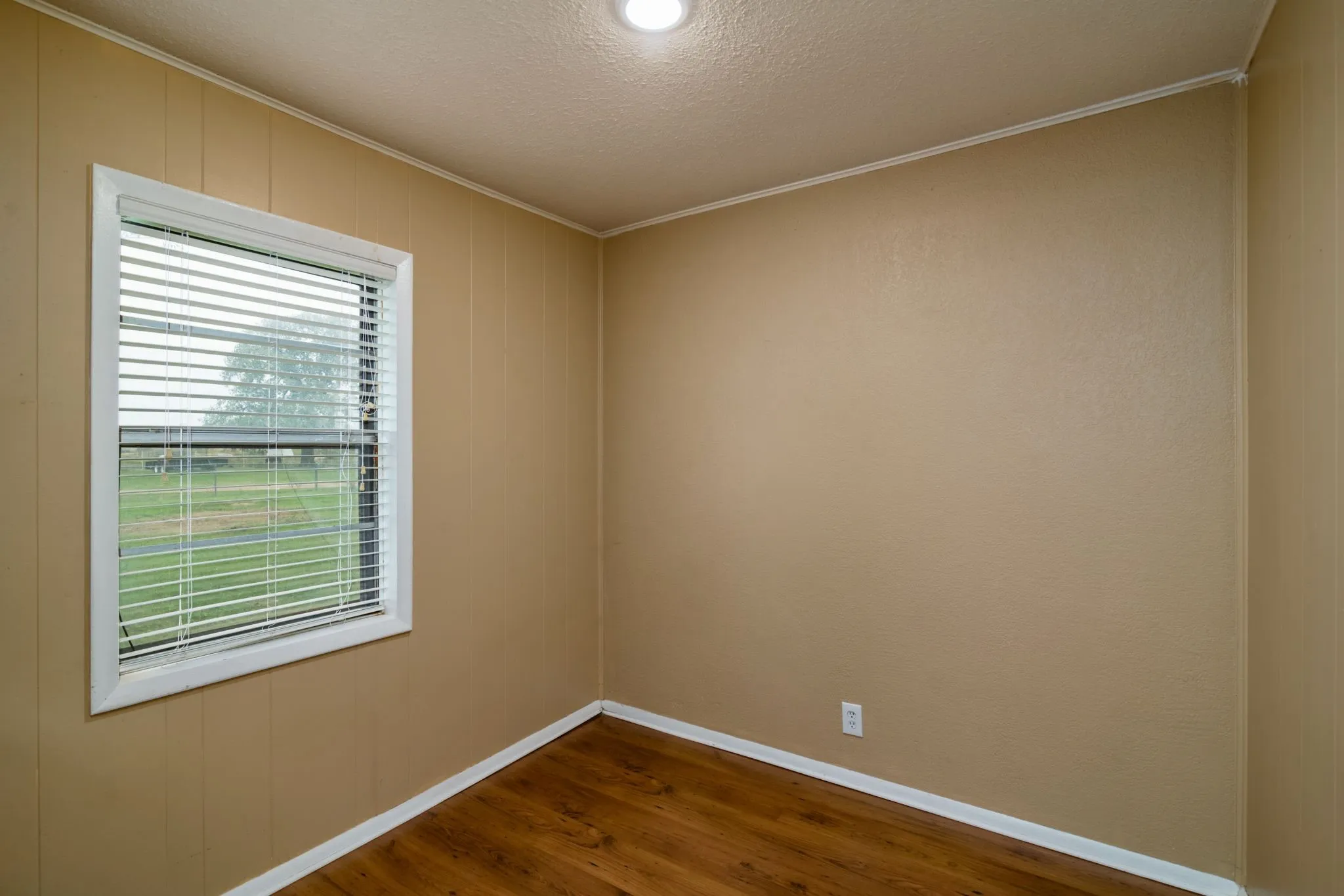 Single Family Residence For Rent in Hood County , 3800 Acton Highway, Granbury, Texas 76049, 3 Bedroom, 3 Bathroom, Garage spaces, 1,788 Sqft, built in 1964, mls#21405061, Real Estate Agent in Granbury, Homes For Rent in Hood county, Homes For Rent in Granbury, Realtor in Granbury Texas, Real Estate Brokerage Independent Realty Texas, Luminita Cordes Realtor