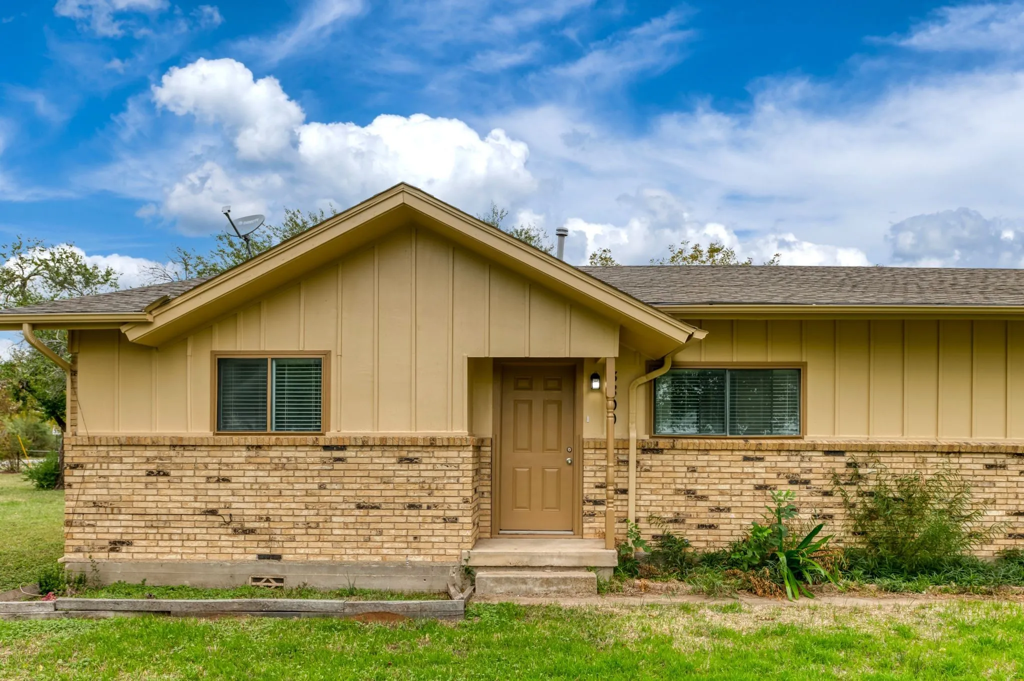 Single Family Residence For Rent in Hood County , 3800 Acton Highway, Granbury, Texas 76049, 3 Bedroom, 3 Bathroom, Garage spaces, 1,788 Sqft, built in 1964, mls#21405061, Real Estate Agent in Granbury, Homes For Rent in Hood county, Homes For Rent in Granbury, Realtor in Granbury Texas, Real Estate Brokerage Independent Realty Texas, Luminita Cordes Realtor