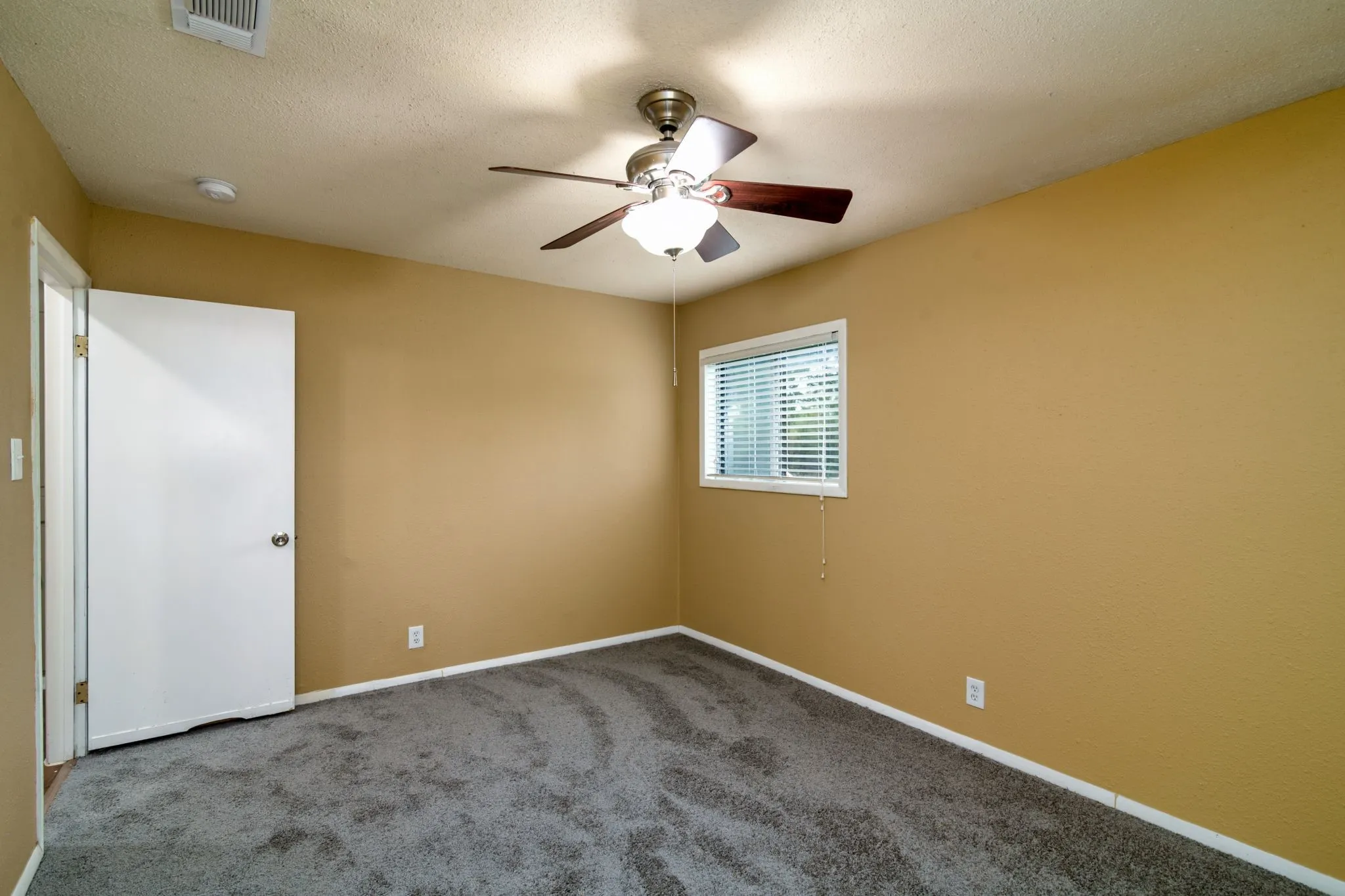 Single Family Residence For Rent in Hood County , 3800 Acton Highway, Granbury, Texas 76049, 3 Bedroom, 3 Bathroom, Garage spaces, 1,788 Sqft, built in 1964, mls#21405061, Real Estate Agent in Granbury, Homes For Rent in Hood county, Homes For Rent in Granbury, Realtor in Granbury Texas, Real Estate Brokerage Independent Realty Texas, Luminita Cordes Realtor