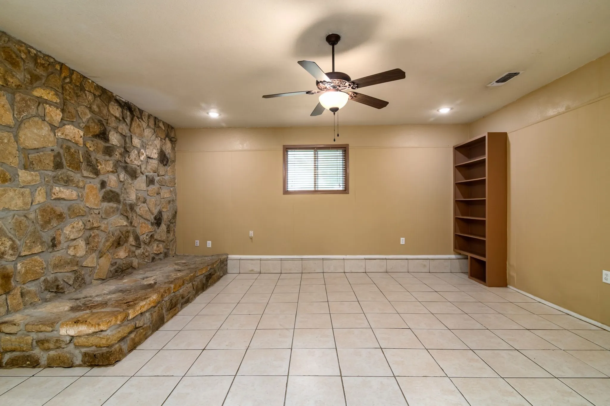 Single Family Residence For Rent in Hood County , 3800 Acton Highway, Granbury, Texas 76049, 3 Bedroom, 3 Bathroom, Garage spaces, 1,788 Sqft, built in 1964, mls#21405061, Real Estate Agent in Granbury, Homes For Rent in Hood county, Homes For Rent in Granbury, Realtor in Granbury Texas, Real Estate Brokerage Independent Realty Texas, Luminita Cordes Realtor