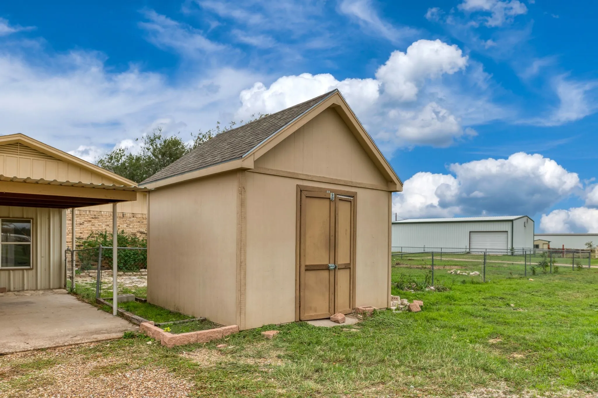 Single Family Residence For Rent in Hood County , 3800 Acton Highway, Granbury, Texas 76049, 3 Bedroom, 3 Bathroom, Garage spaces, 1,788 Sqft, built in 1964, mls#21405061, Real Estate Agent in Granbury, Homes For Rent in Hood county, Homes For Rent in Granbury, Realtor in Granbury Texas, Real Estate Brokerage Independent Realty Texas, Luminita Cordes Realtor