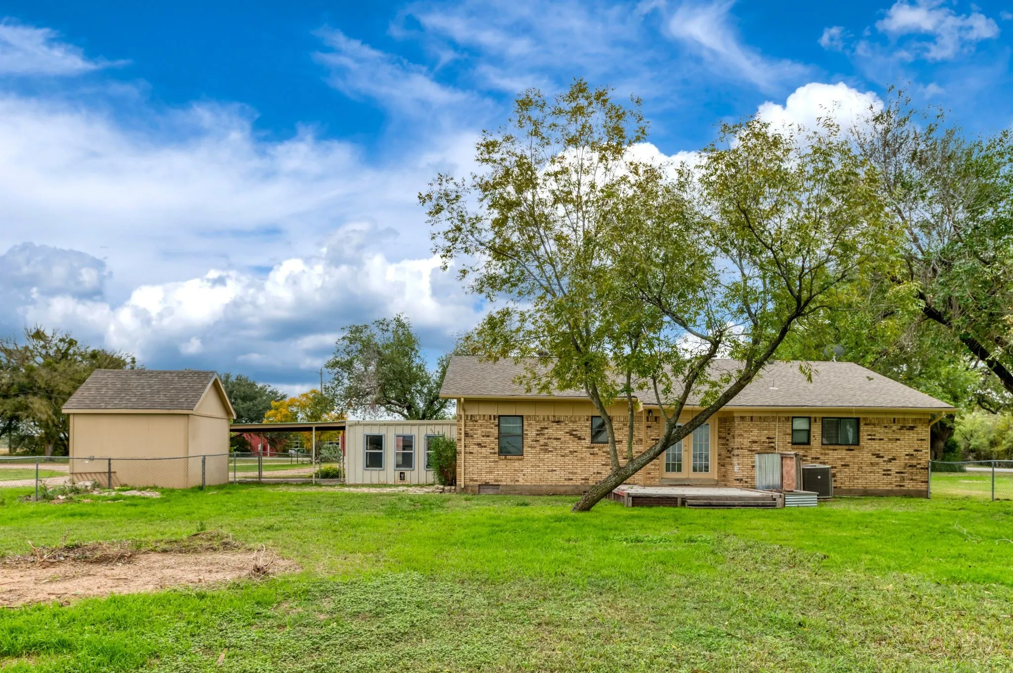 Single Family Residence For Rent in Hood County , 3800 Acton Highway, Granbury, Texas 76049, 3 Bedroom, 3 Bathroom, Garage spaces, 1,788 Sqft, built in 1964, mls#21405061, Real Estate Agent in Granbury, Homes For Rent in Hood county, Homes For Rent in Granbury, Realtor in Granbury Texas, Real Estate Brokerage Independent Realty Texas, Luminita Cordes Realtor