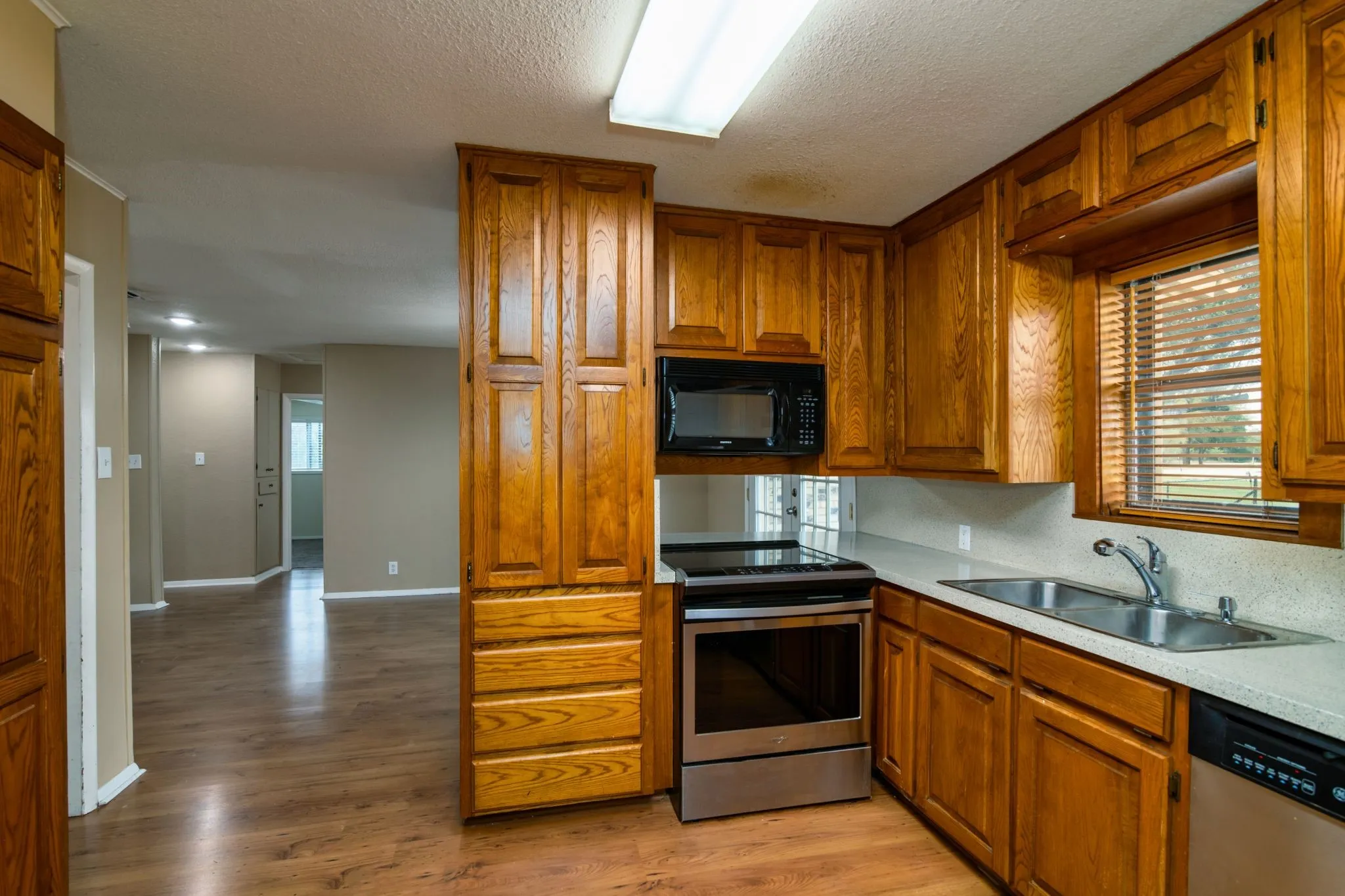 Single Family Residence For Rent in Hood County , 3800 Acton Highway, Granbury, Texas 76049, 3 Bedroom, 3 Bathroom, Garage spaces, 1,788 Sqft, built in 1964, mls#21405061, Real Estate Agent in Granbury, Homes For Rent in Hood county, Homes For Rent in Granbury, Realtor in Granbury Texas, Real Estate Brokerage Independent Realty Texas, Luminita Cordes Realtor