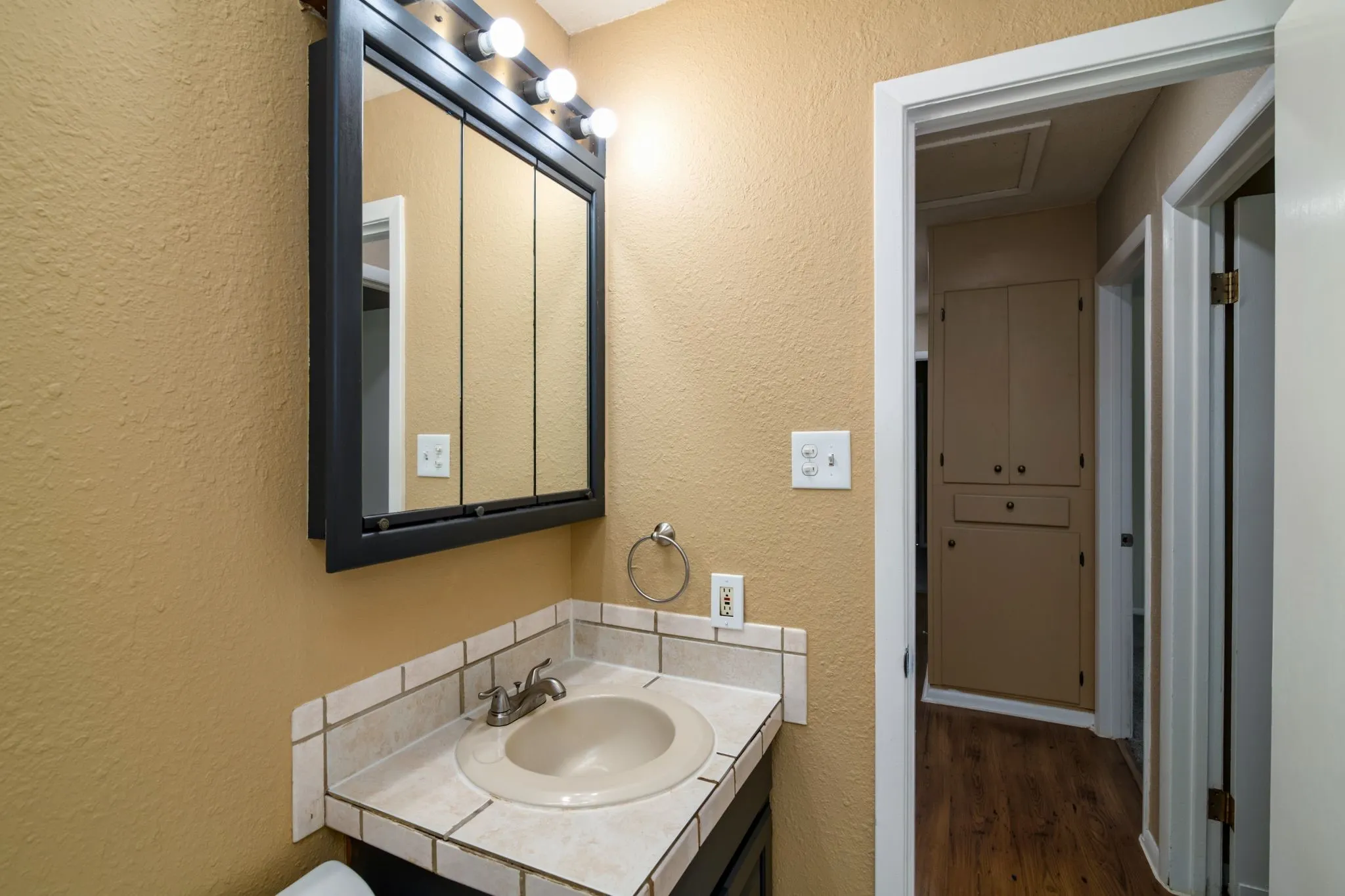 Single Family Residence For Rent in Hood County , 3800 Acton Highway, Granbury, Texas 76049, 3 Bedroom, 3 Bathroom, Garage spaces, 1,788 Sqft, built in 1964, mls#21405061, Real Estate Agent in Granbury, Homes For Rent in Hood county, Homes For Rent in Granbury, Realtor in Granbury Texas, Real Estate Brokerage Independent Realty Texas, Luminita Cordes Realtor