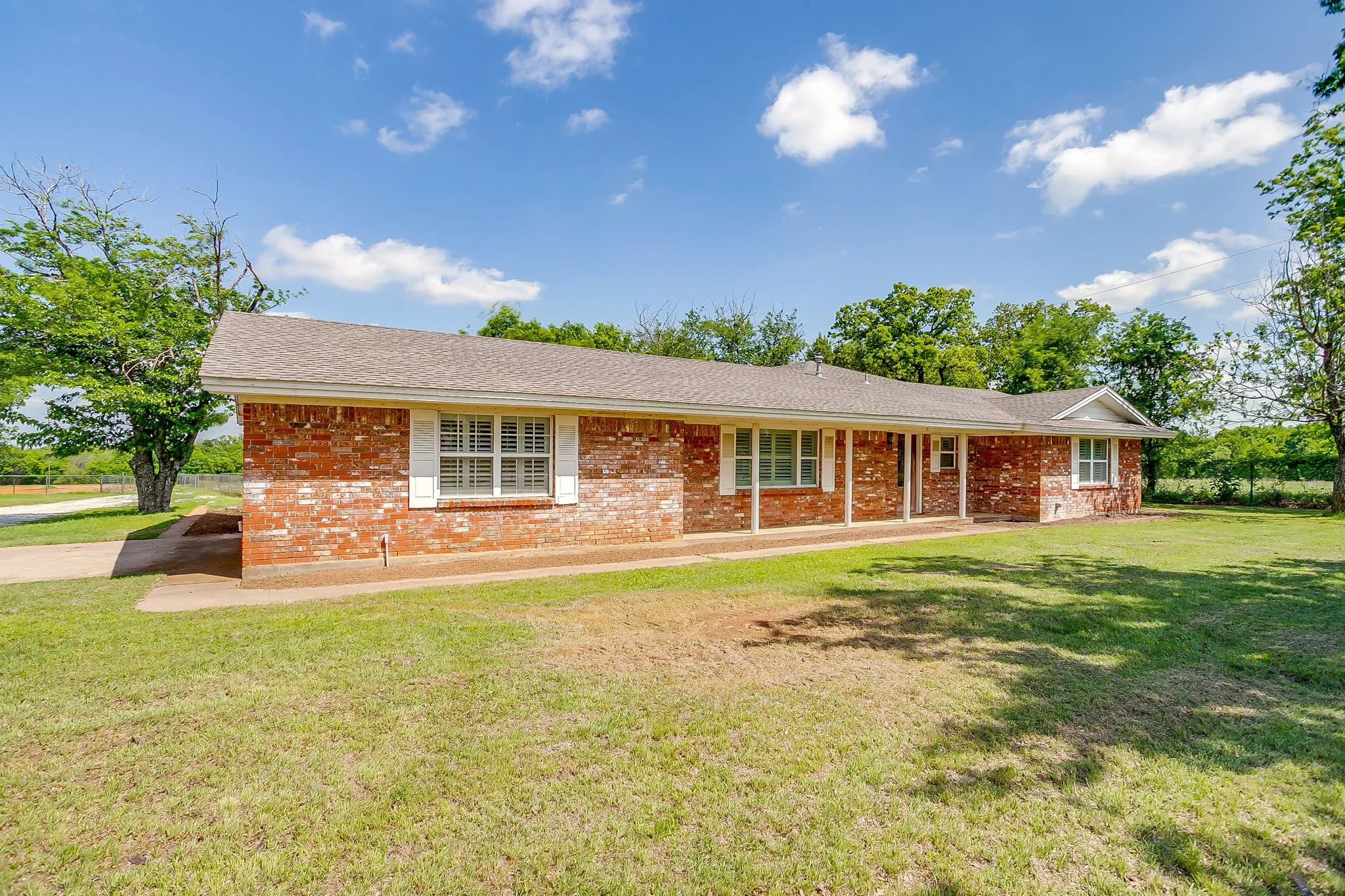Farm For Sale in Parker County , 2196 Old Agnes Road, Weatherford, Texas 76088, 3 Bedroom, 3 Bathroom, Garage spaces, 2,700 Sqft, built in 1965, mls#21405062, Real Estate Agent in Weatherford, Homes For Sale in Parker county, Homes For Sale in Weatherford, Realtor in Weatherford Texas, Real Estate Brokerage Independent Realty Texas, Luminita Cordes Realtor
