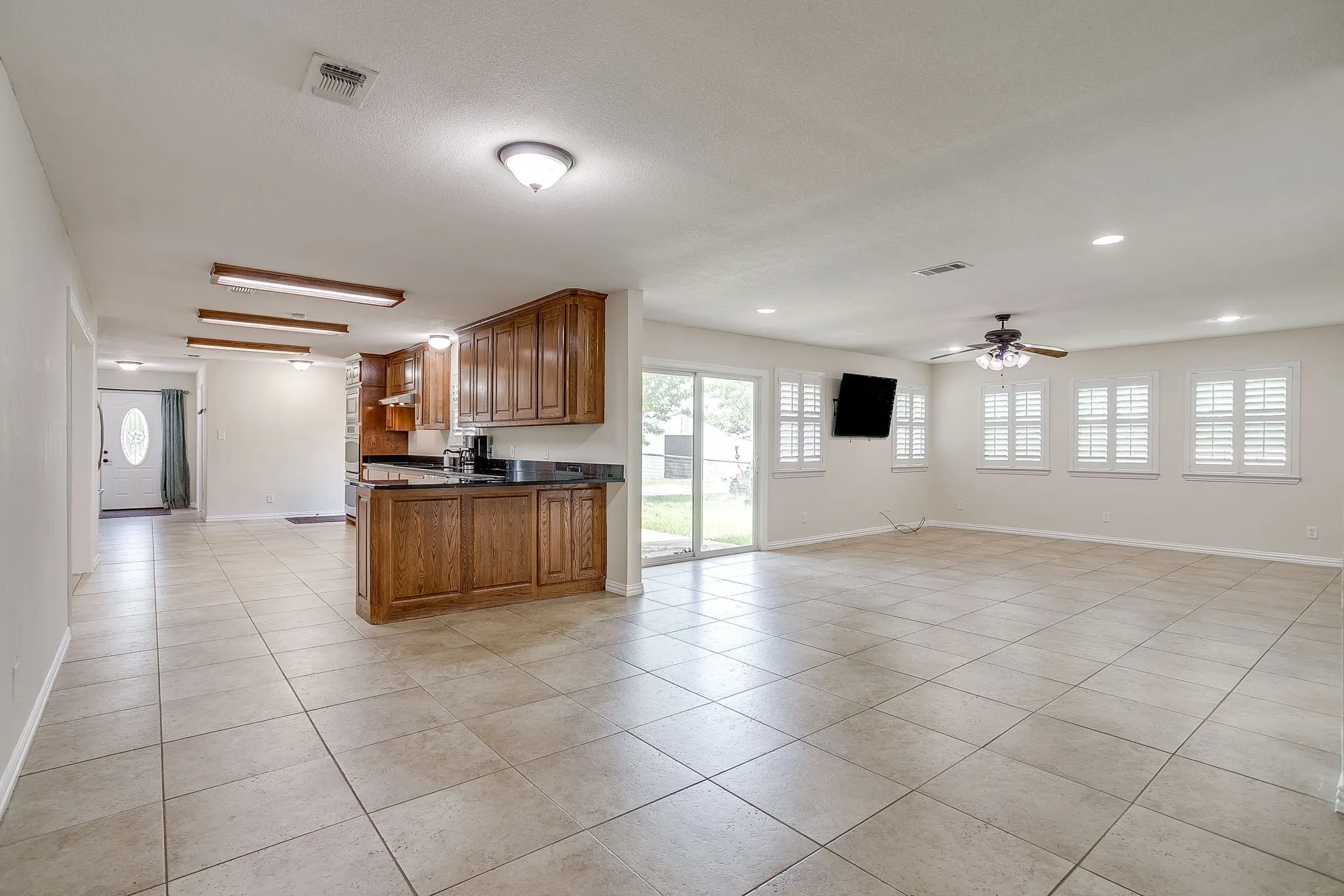 Farm For Sale in Parker County , 2196 Old Agnes Road, Weatherford, Texas 76088, 3 Bedroom, 3 Bathroom, Garage spaces, 2,700 Sqft, built in 1965, mls#21405062, Real Estate Agent in Weatherford, Homes For Sale in Parker county, Homes For Sale in Weatherford, Realtor in Weatherford Texas, Real Estate Brokerage Independent Realty Texas, Luminita Cordes Realtor