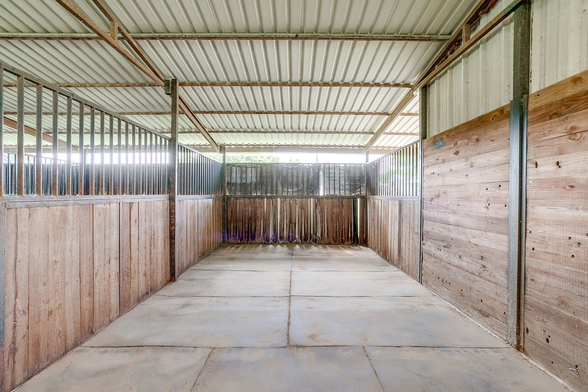 Farm For Sale in Parker County , 2196 Old Agnes Road, Weatherford, Texas 76088, 3 Bedroom, 3 Bathroom, Garage spaces, 2,700 Sqft, built in 1965, mls#21405062, Real Estate Agent in Weatherford, Homes For Sale in Parker county, Homes For Sale in Weatherford, Realtor in Weatherford Texas, Real Estate Brokerage Independent Realty Texas, Luminita Cordes Realtor