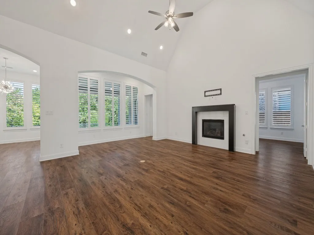 Single Family Residence For Sale in Denton County , 9901 Boulder Point Road, Little Elm, Texas 75068, 4 Bedroom, 4 Bathroom, 3 Garage spaces, 3,551 Sqft, built in 2021, mls#21401655, Real Estate Agent in Little Elm, Homes For Sale in Denton county, Homes For Sale in Little Elm, Realtor in Little Elm Texas, Real Estate Brokerage Independent Realty Texas, Luminita Cordes Realtor