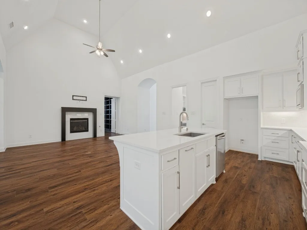 Single Family Residence For Sale in Denton County , 9901 Boulder Point Road, Little Elm, Texas 75068, 4 Bedroom, 4 Bathroom, 3 Garage spaces, 3,551 Sqft, built in 2021, mls#21401655, Real Estate Agent in Little Elm, Homes For Sale in Denton county, Homes For Sale in Little Elm, Realtor in Little Elm Texas, Real Estate Brokerage Independent Realty Texas, Luminita Cordes Realtor