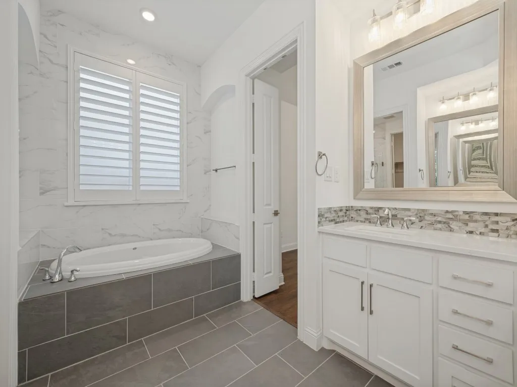 Single Family Residence For Sale in Denton County , 9901 Boulder Point Road, Little Elm, Texas 75068, 4 Bedroom, 4 Bathroom, 3 Garage spaces, 3,551 Sqft, built in 2021, mls#21401655, Real Estate Agent in Little Elm, Homes For Sale in Denton county, Homes For Sale in Little Elm, Realtor in Little Elm Texas, Real Estate Brokerage Independent Realty Texas, Luminita Cordes Realtor