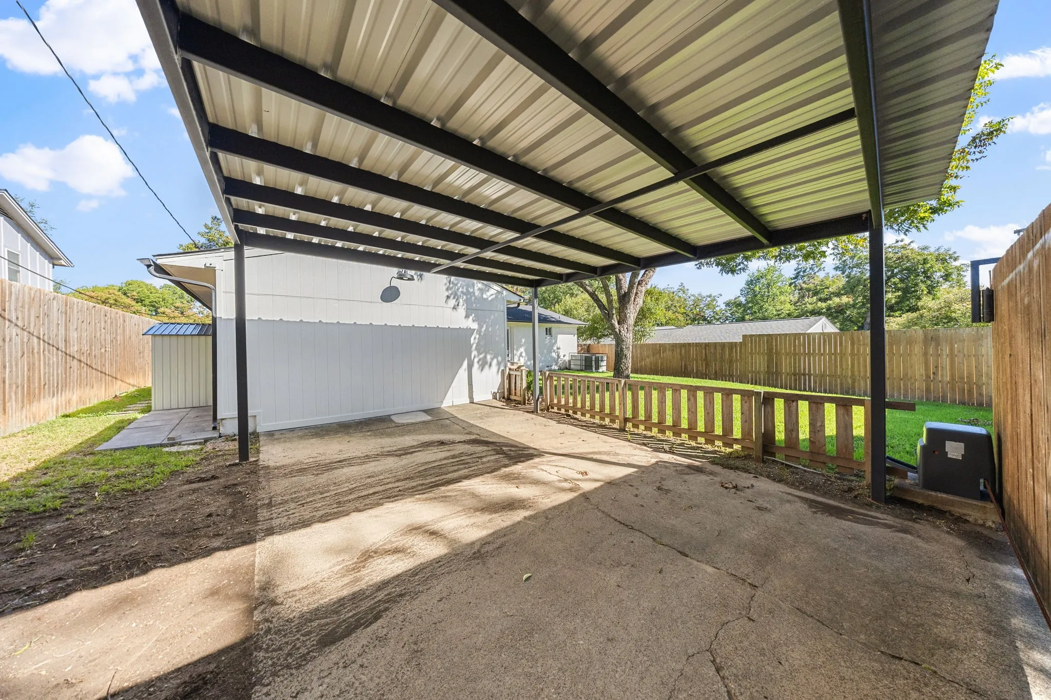 Single Family Residence For Rent in Dallas County , 9735 Queenswood Lane, Dallas, Texas 75238, 3 Bedroom, 2 Bathroom, Garage spaces, 2,156 Sqft, built in 1961, mls#21405054, Real Estate Agent in Dallas, Homes For Rent in Dallas county, Homes For Rent in Dallas, Realtor in Dallas Texas, Real Estate Brokerage Independent Realty Texas, Luminita Cordes Realtor