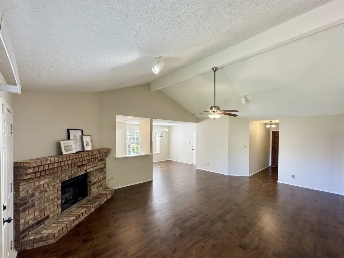 Single Family Residence For Rent in Denton County , 5028 Coker Drive, Flower Mound, Texas 75028, 3 Bedroom, 2 Bathroom, 2 Garage spaces, 1,475 Sqft, built in 1986, mls#21405069, Real Estate Agent in Flower Mound, Homes For Rent in Denton county, Homes For Rent in Flower Mound, Realtor in Flower Mound Texas, Real Estate Brokerage Independent Realty Texas, Luminita Cordes Realtor