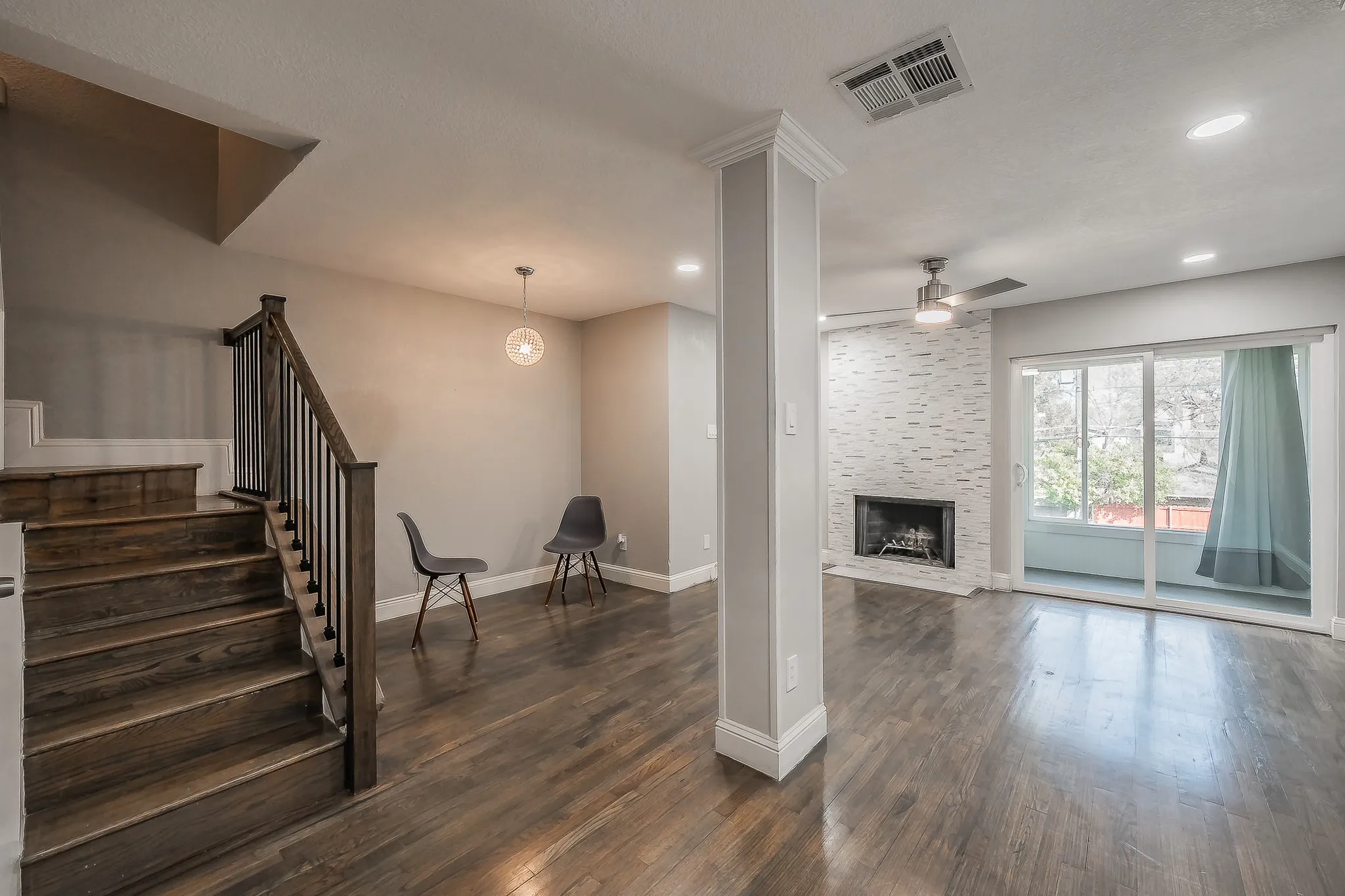 Condominium For Sale in Dallas County , 5757 Martel Avenue B08, Dallas, Texas 75206, 1 Bedroom, 2 Bathroom, Garage spaces, 811 Sqft, built in 1983, mls#21404962, Real Estate Agent in Dallas, Homes For Sale in Dallas county, Homes For Sale in Dallas, Realtor in Dallas Texas, Real Estate Brokerage Independent Realty Texas, Luminita Cordes Realtor