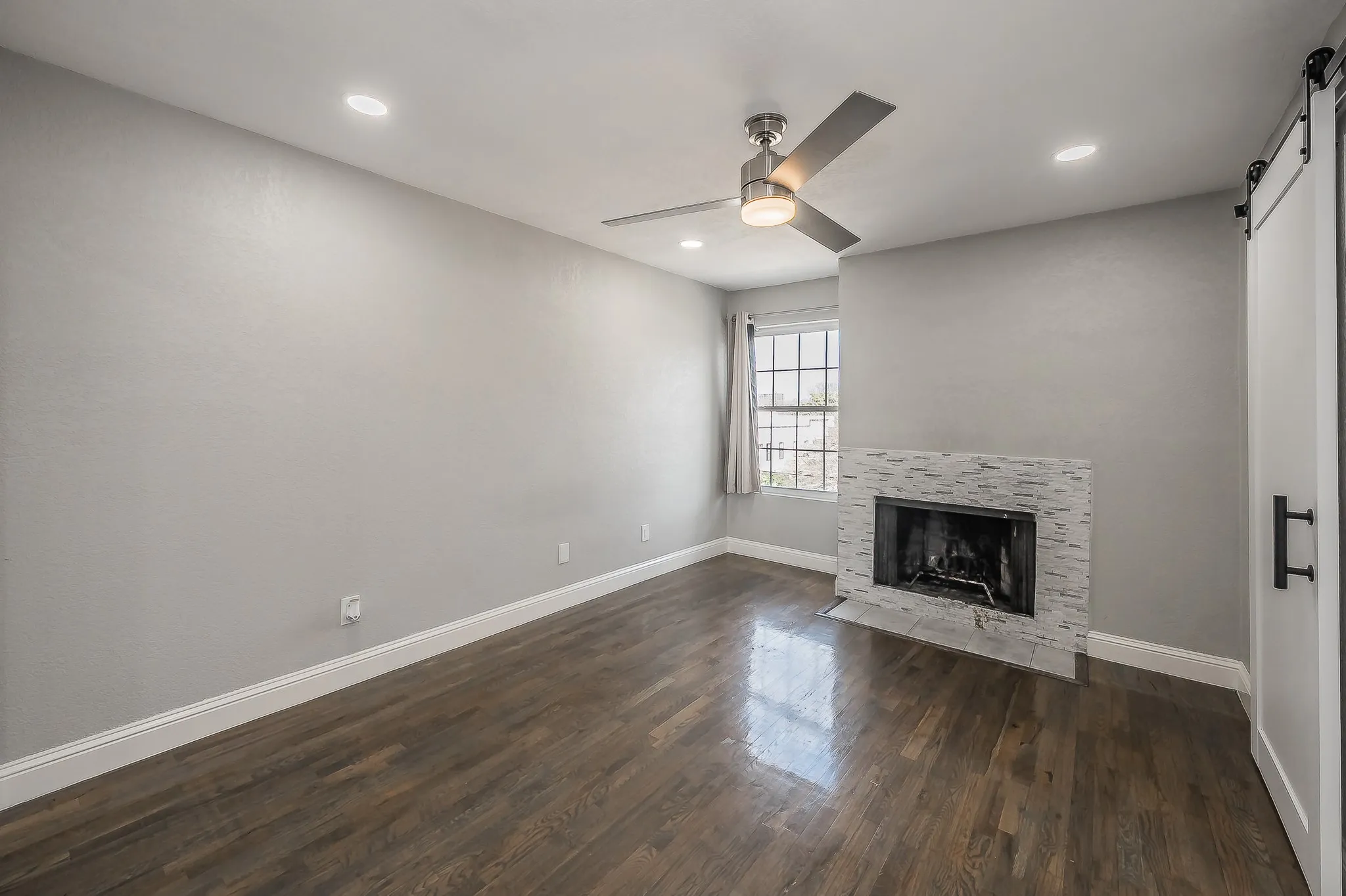 Condominium For Sale in Dallas County , 5757 Martel Avenue B08, Dallas, Texas 75206, 1 Bedroom, 2 Bathroom, Garage spaces, 811 Sqft, built in 1983, mls#21404962, Real Estate Agent in Dallas, Homes For Sale in Dallas county, Homes For Sale in Dallas, Realtor in Dallas Texas, Real Estate Brokerage Independent Realty Texas, Luminita Cordes Realtor