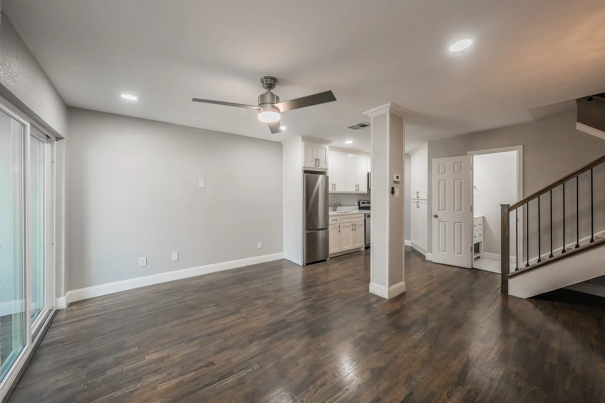 Condominium For Sale in Dallas County , 5757 Martel Avenue B08, Dallas, Texas 75206, 1 Bedroom, 2 Bathroom, Garage spaces, 811 Sqft, built in 1983, mls#21404962, Real Estate Agent in Dallas, Homes For Sale in Dallas county, Homes For Sale in Dallas, Realtor in Dallas Texas, Real Estate Brokerage Independent Realty Texas, Luminita Cordes Realtor