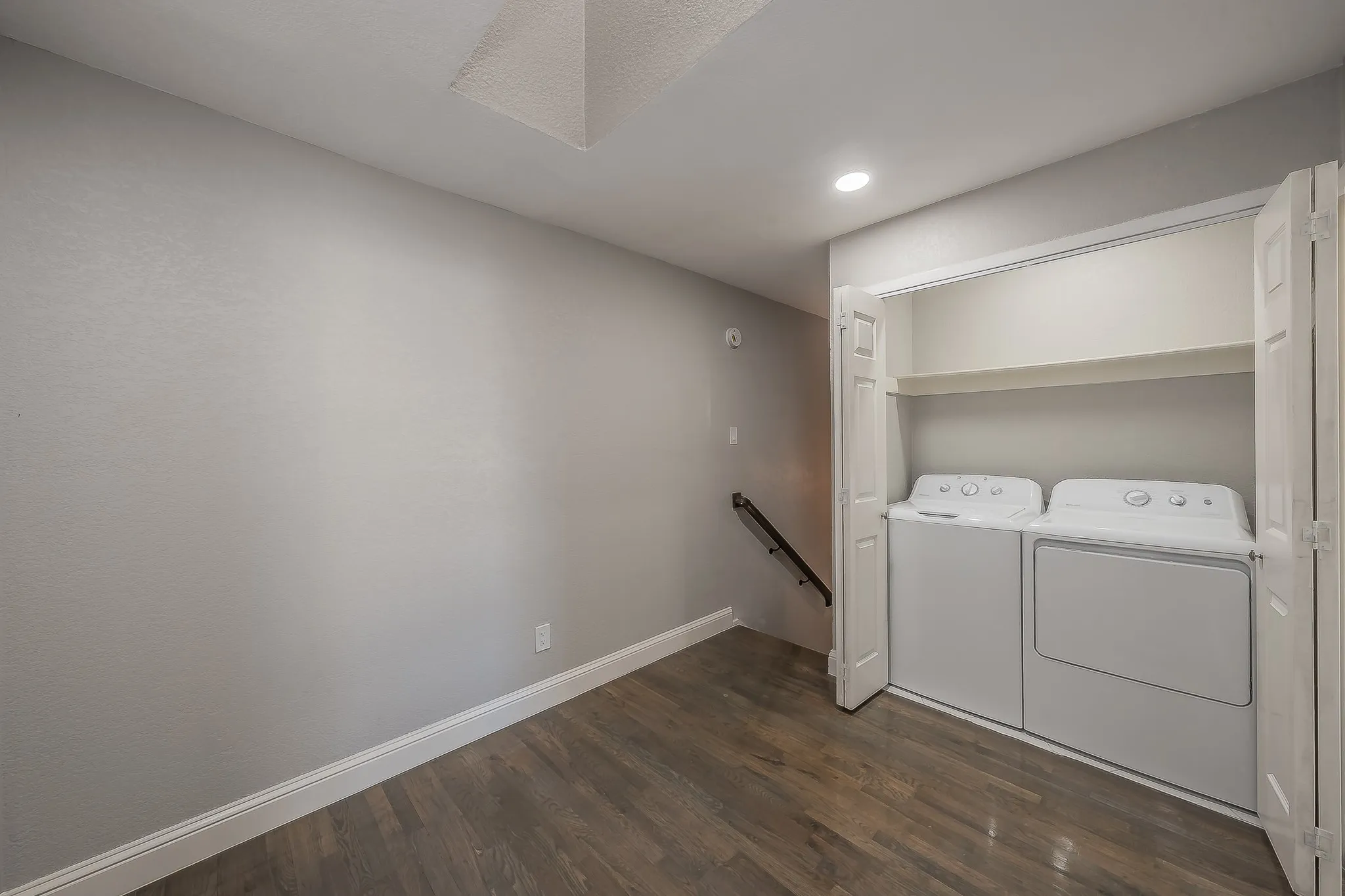 Condominium For Sale in Dallas County , 5757 Martel Avenue B08, Dallas, Texas 75206, 1 Bedroom, 2 Bathroom, Garage spaces, 811 Sqft, built in 1983, mls#21404962, Real Estate Agent in Dallas, Homes For Sale in Dallas county, Homes For Sale in Dallas, Realtor in Dallas Texas, Real Estate Brokerage Independent Realty Texas, Luminita Cordes Realtor